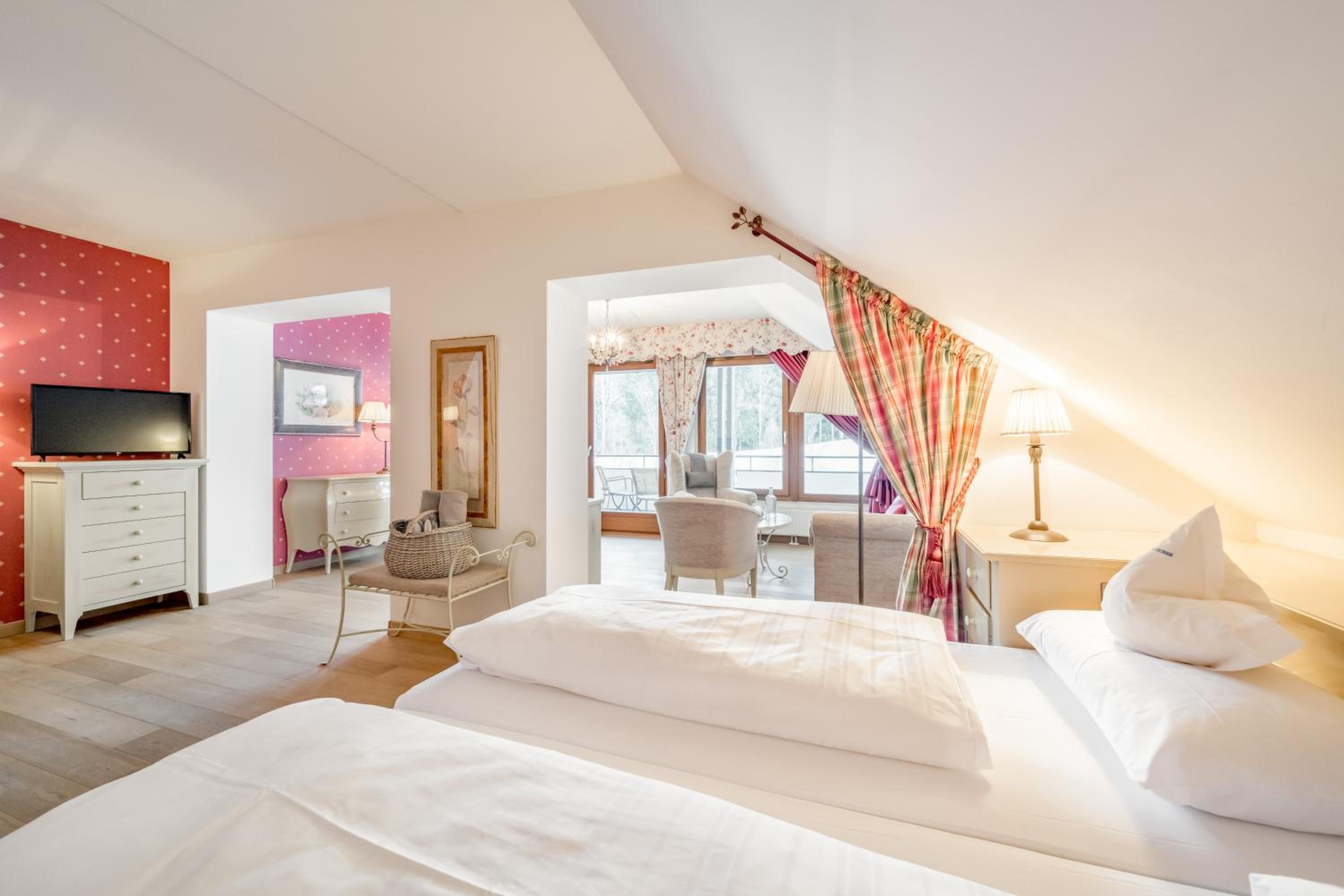 Suite with Balcony - Photo 2
