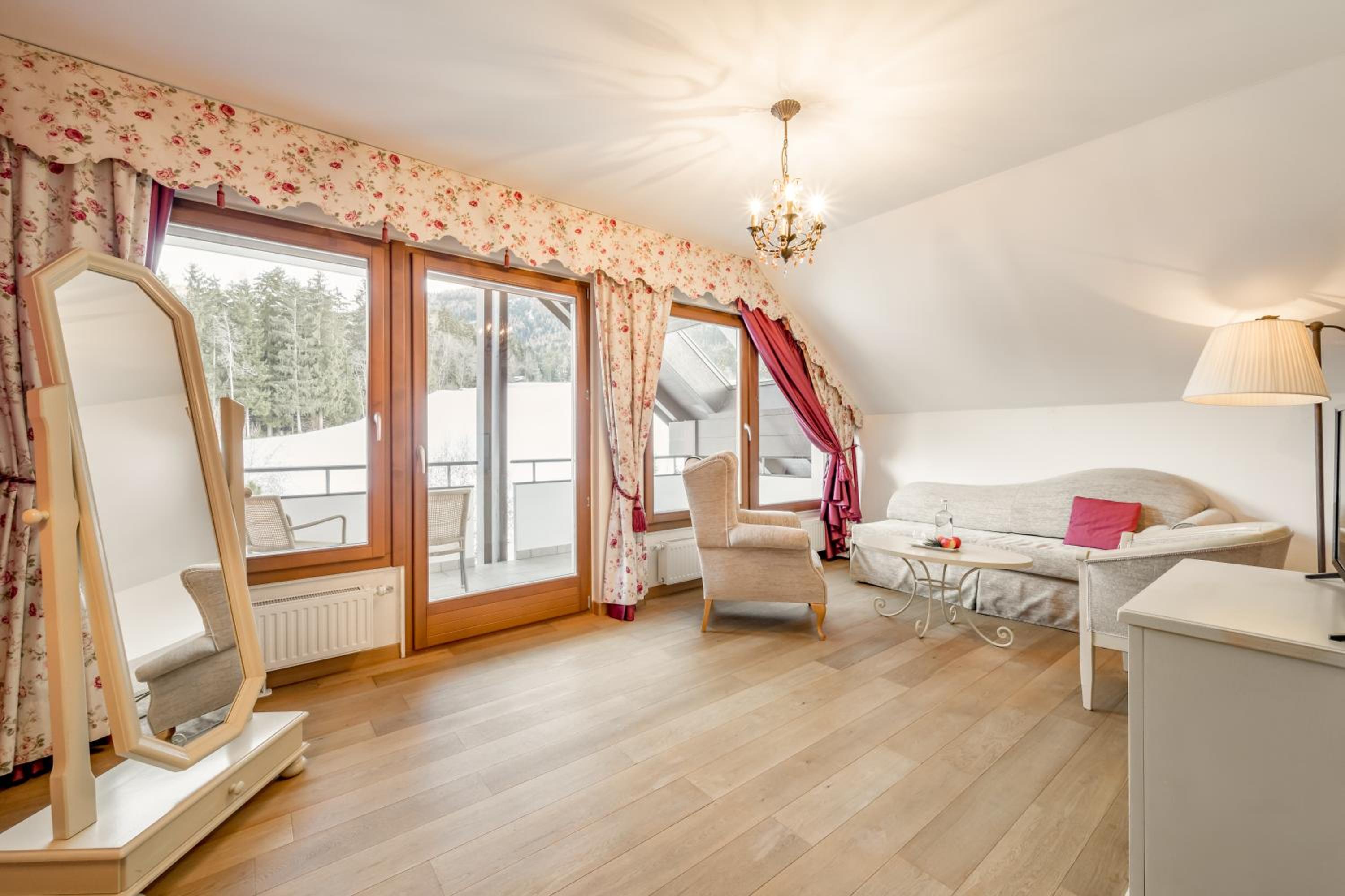 Suite with Balcony - Photo 3