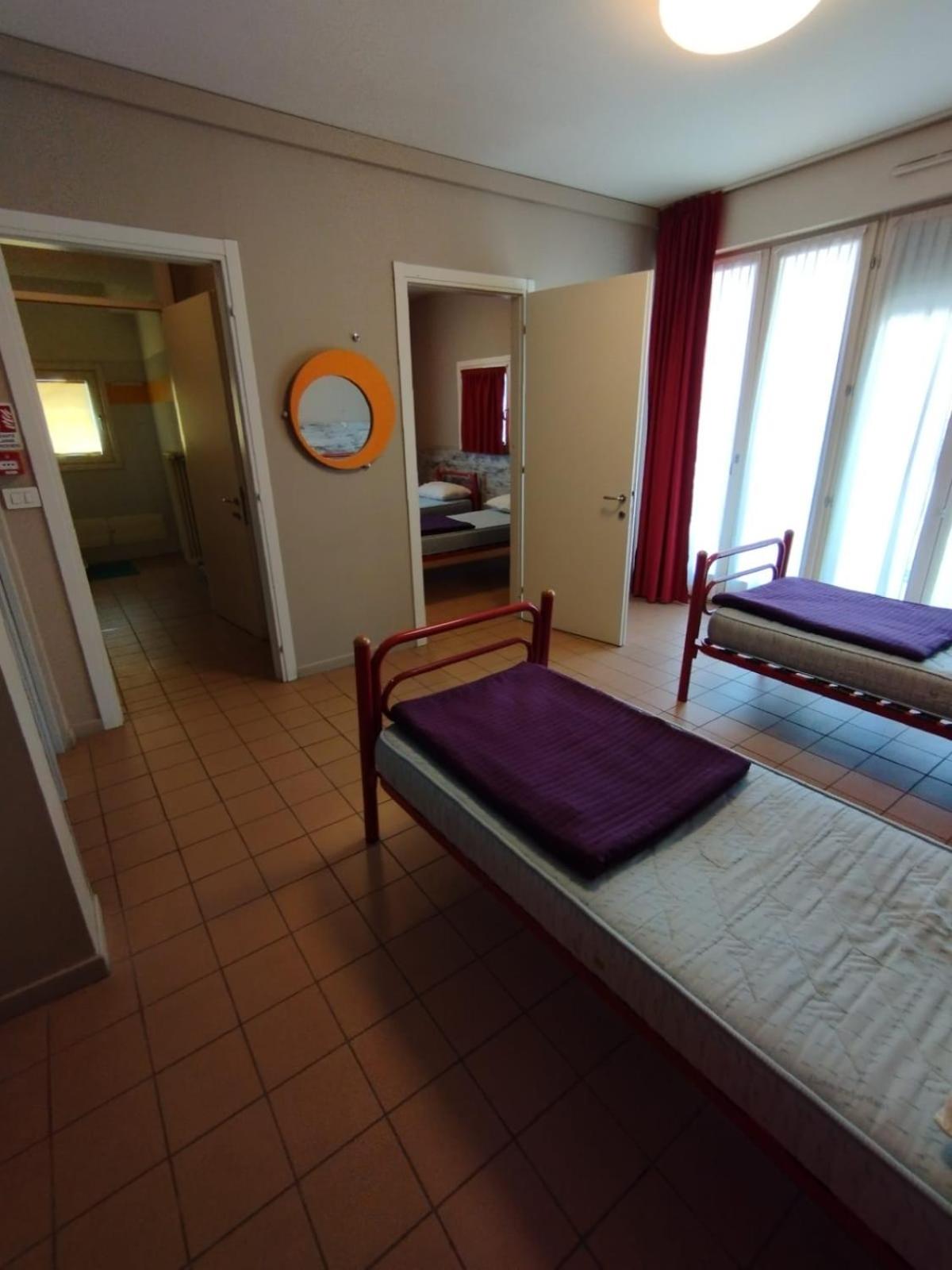 Quadruple Room with Private Bathroom - Photo 3