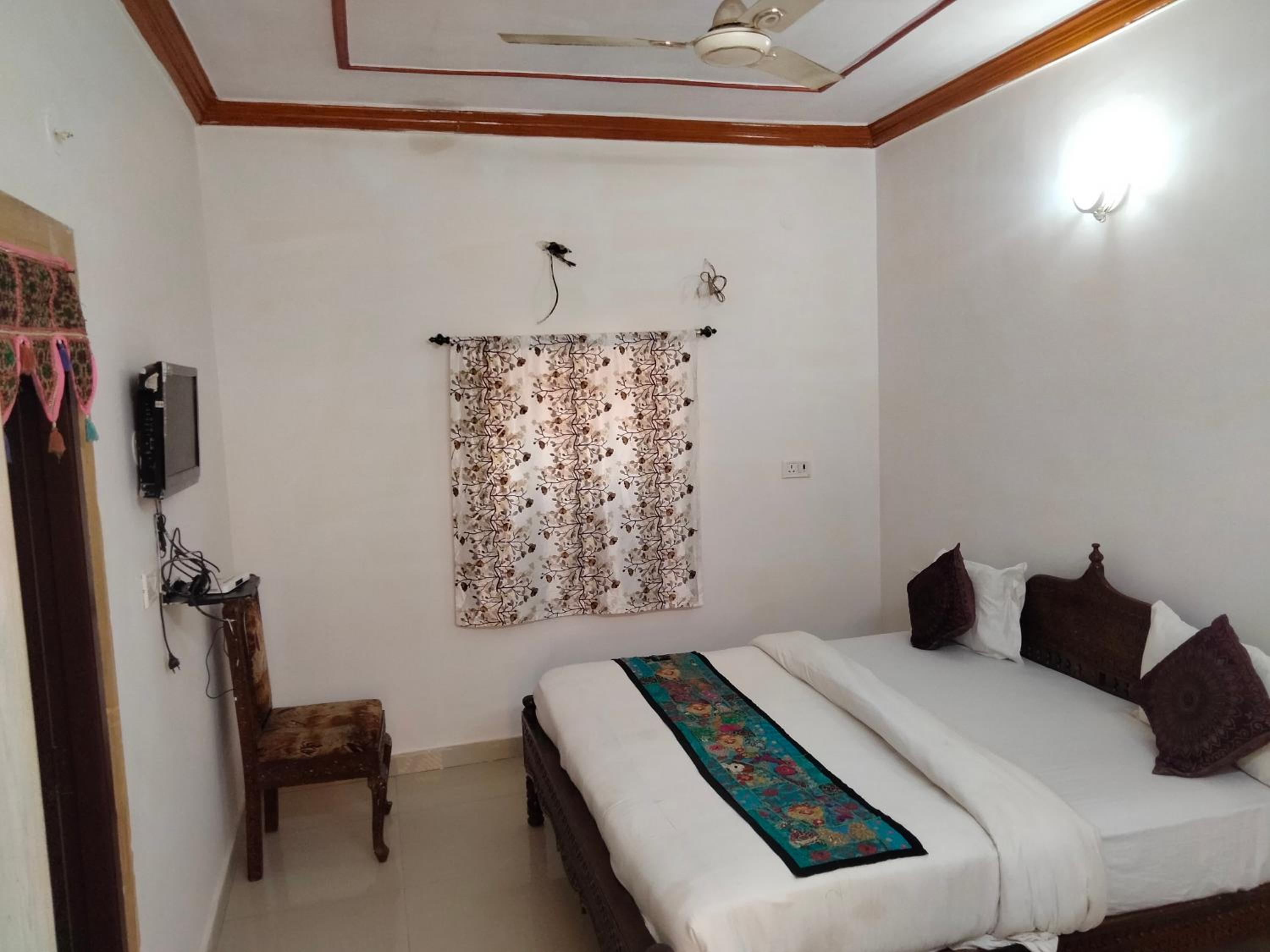Budget Double Room photo 3