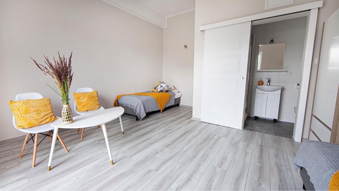 Double Room with Private Bathroom - Photo 2