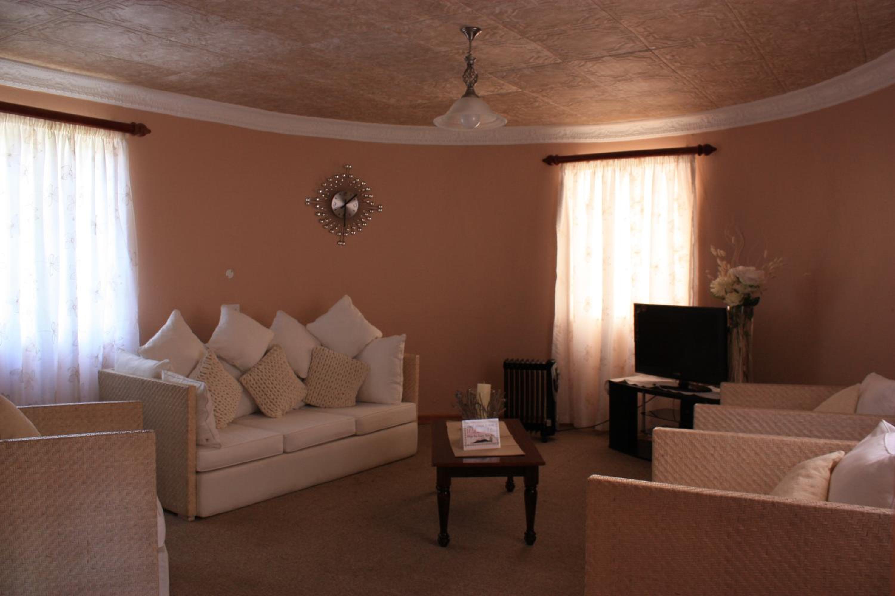 Single View with Balcony and Garden View photo 1