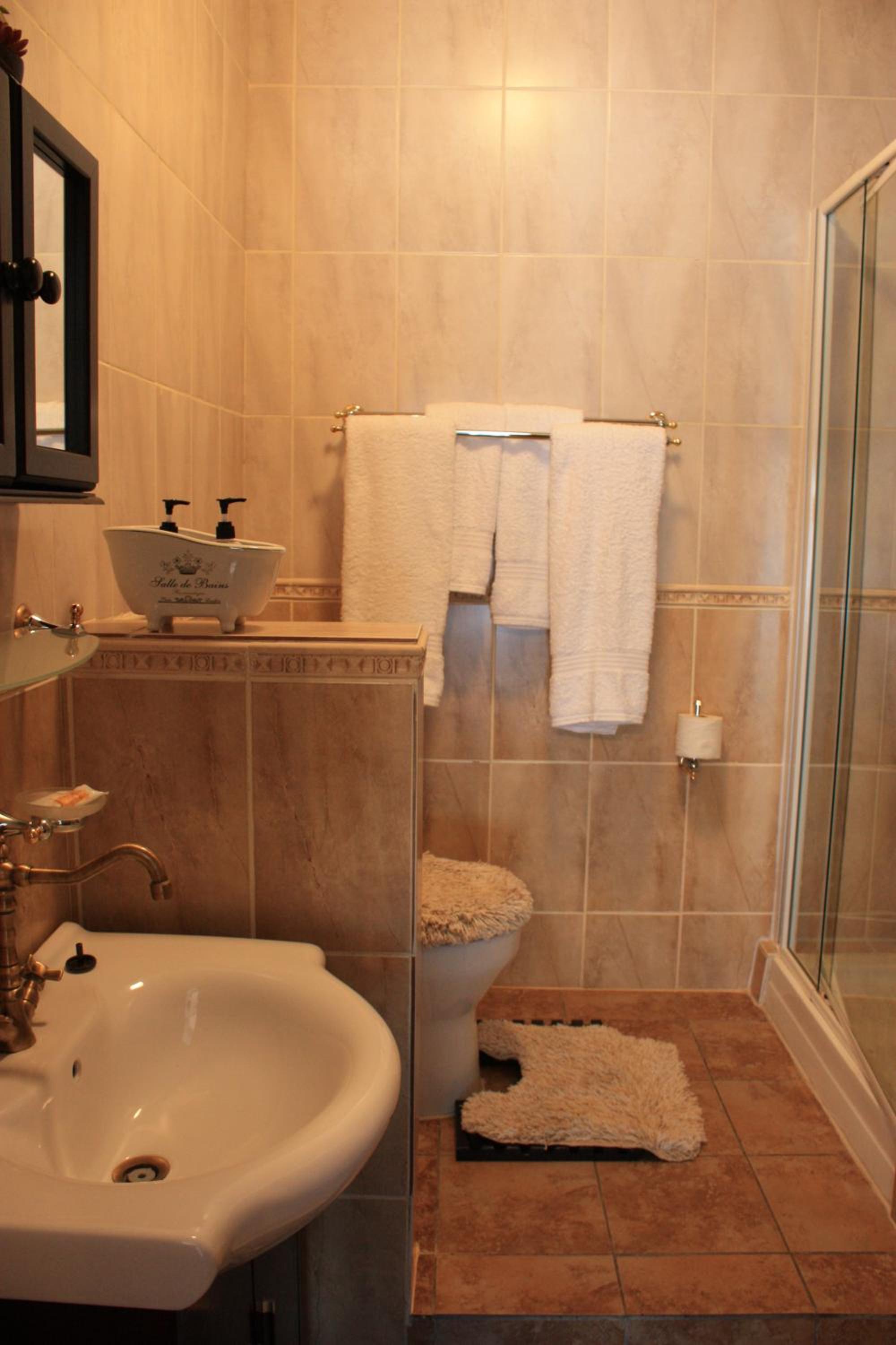 Double or Twin Room with Balcony and Garden View photo 3