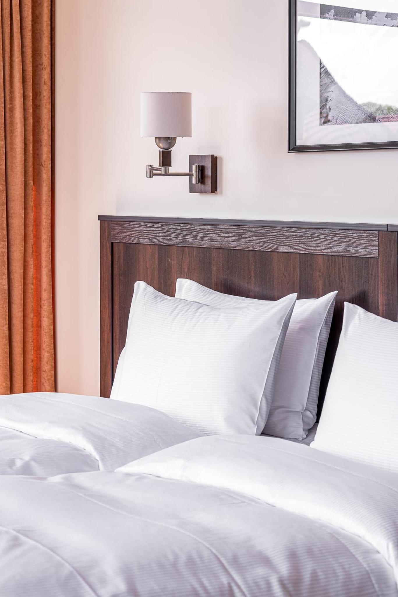 Standard Twin Room with Spa Access - Photo 11