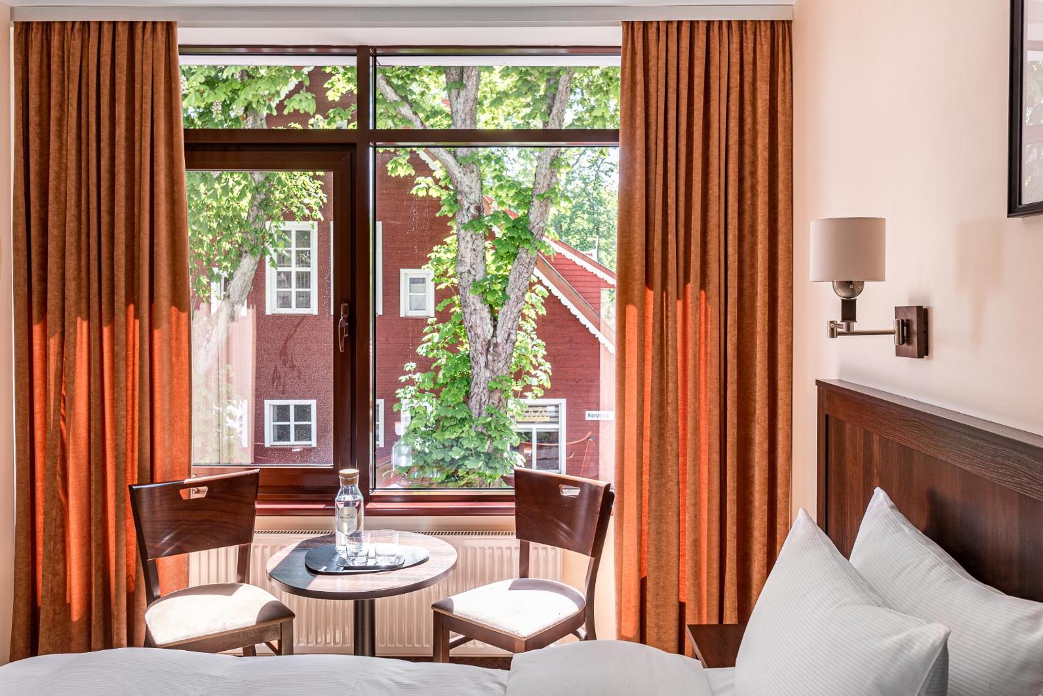 Standard Twin Room with Spa Access - Photo 2