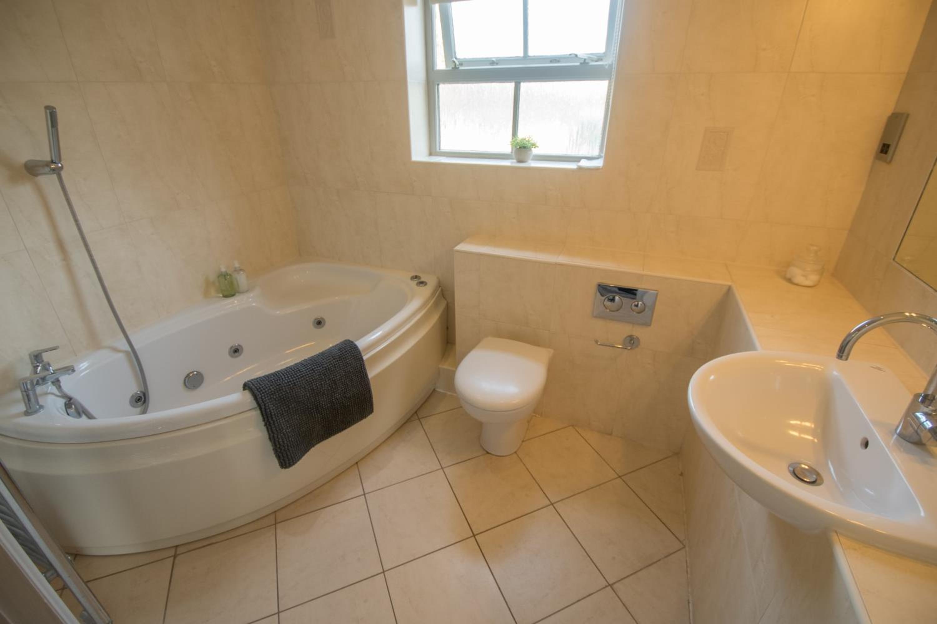 Deluxe Apartment - Photo 2