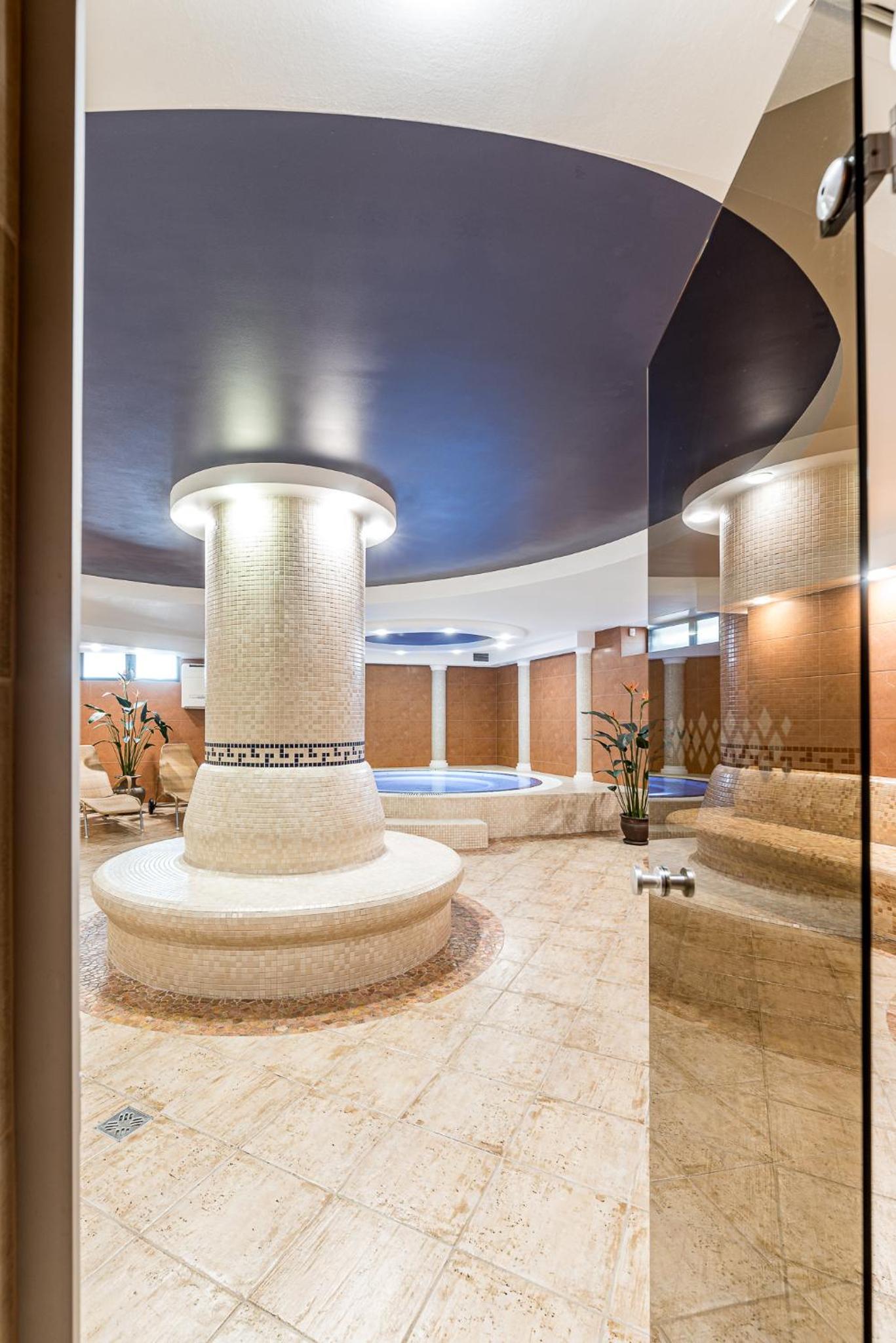 Standard Twin Room with Spa Access - Photo 5