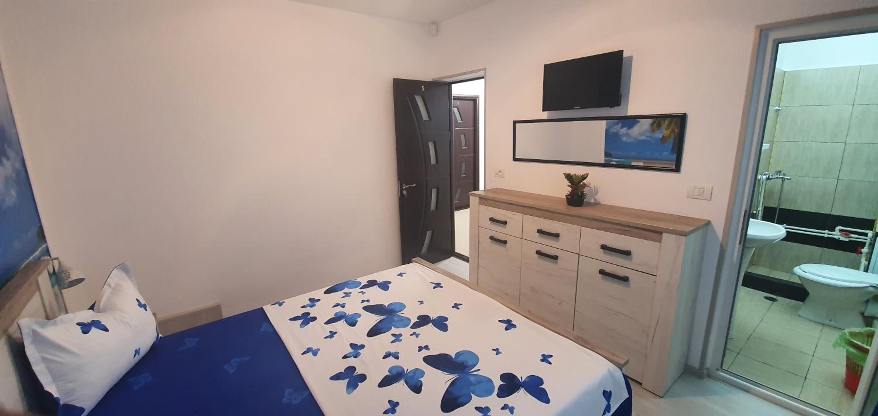 Double Room with Private Bathroom - Photo 4