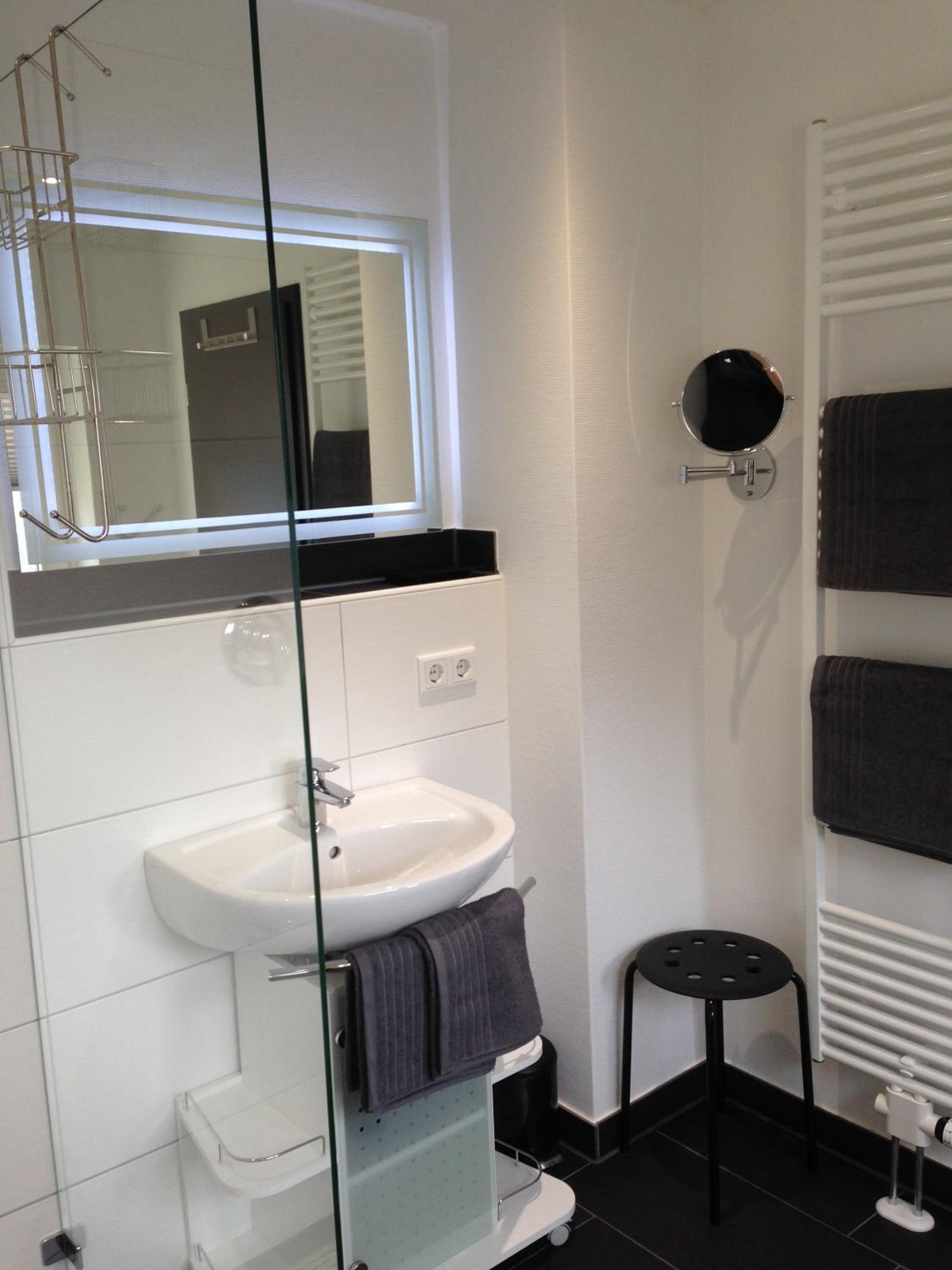 Deluxe Double Room - Photo 9