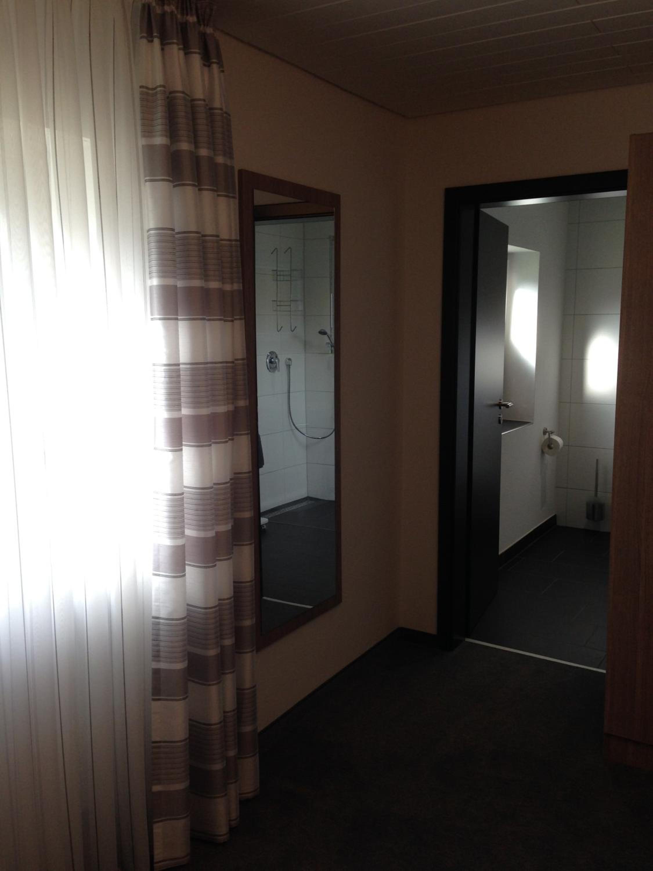 Deluxe Double Room - Photo 8