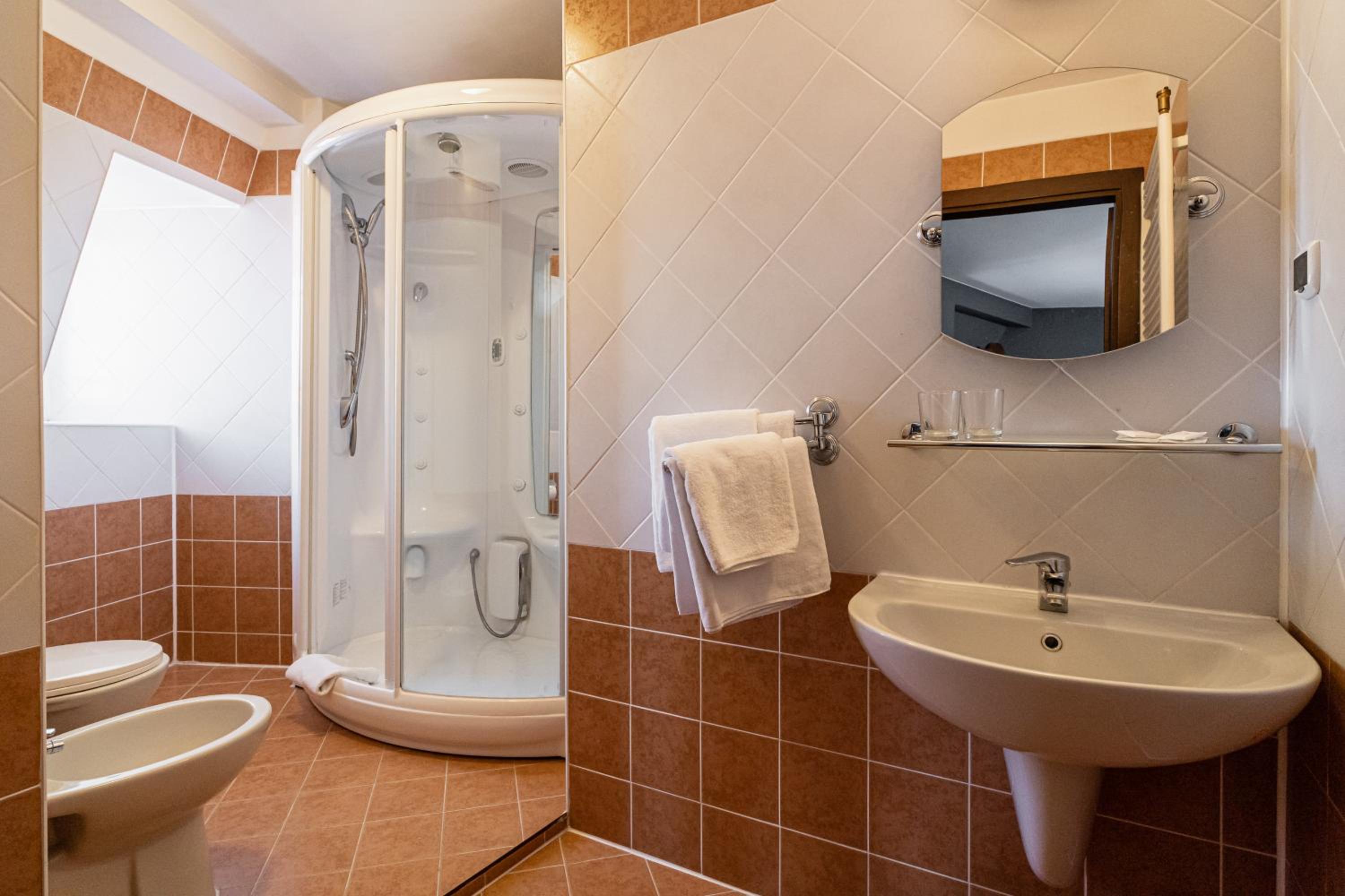 Double Room - Photo 9