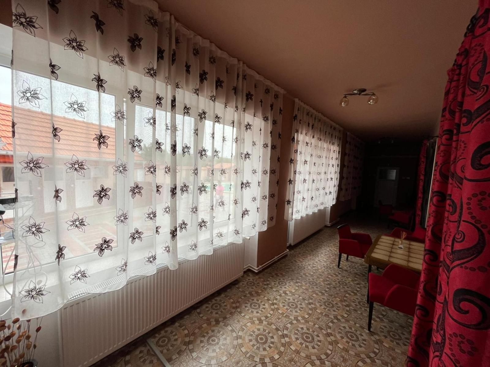 Large Double Room - Photo 4