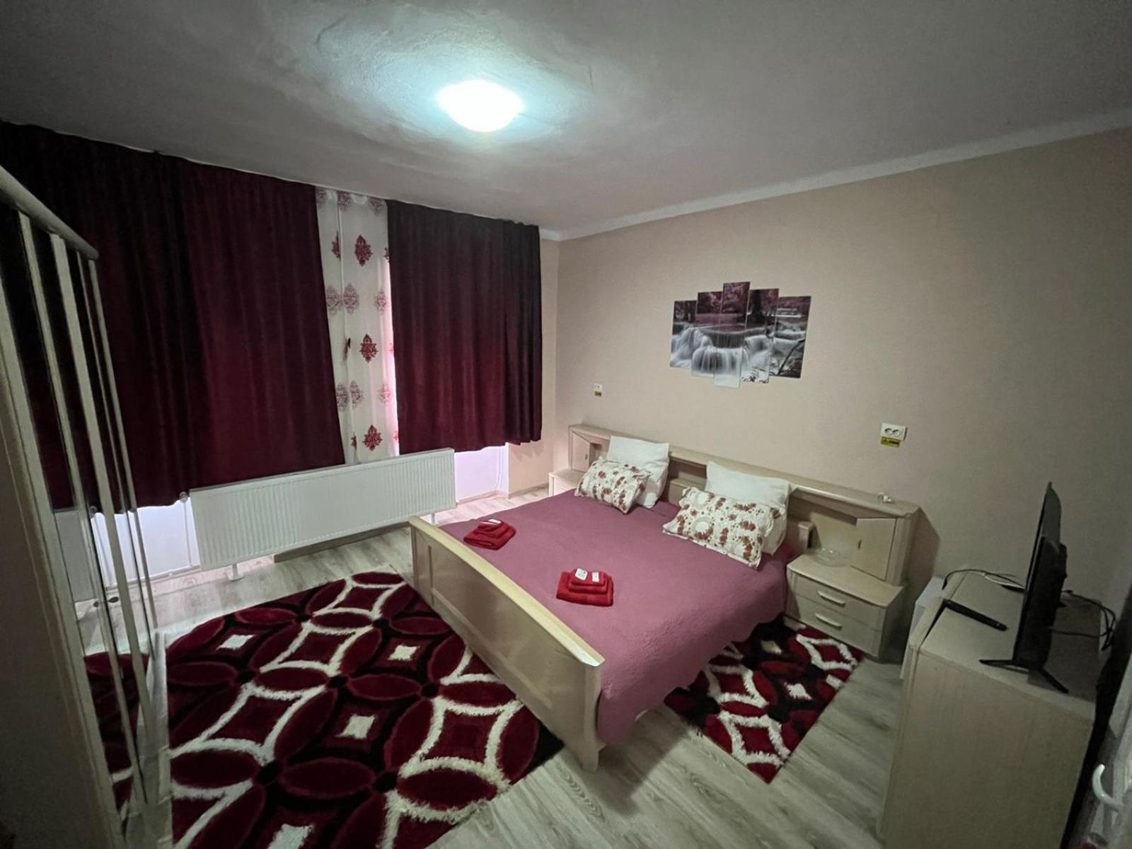 Large Double Room - Photo 2