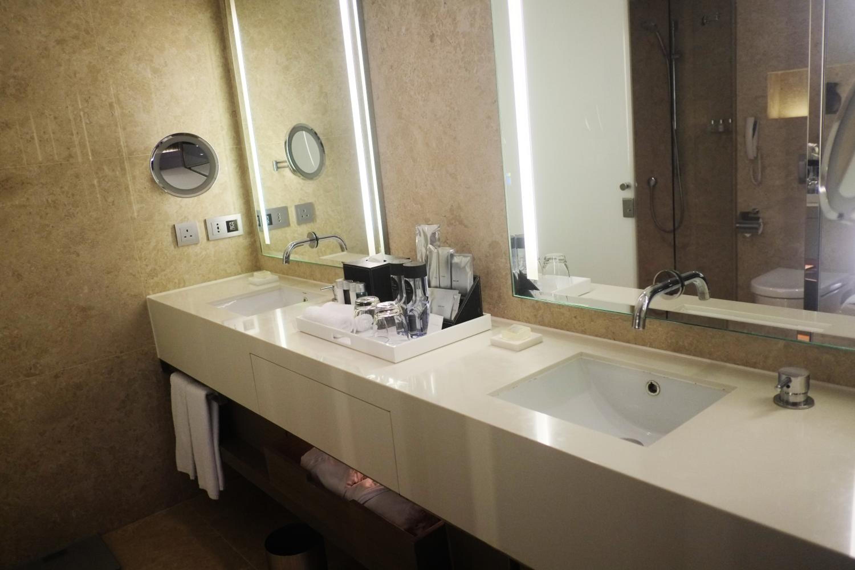 Mira Suite 70