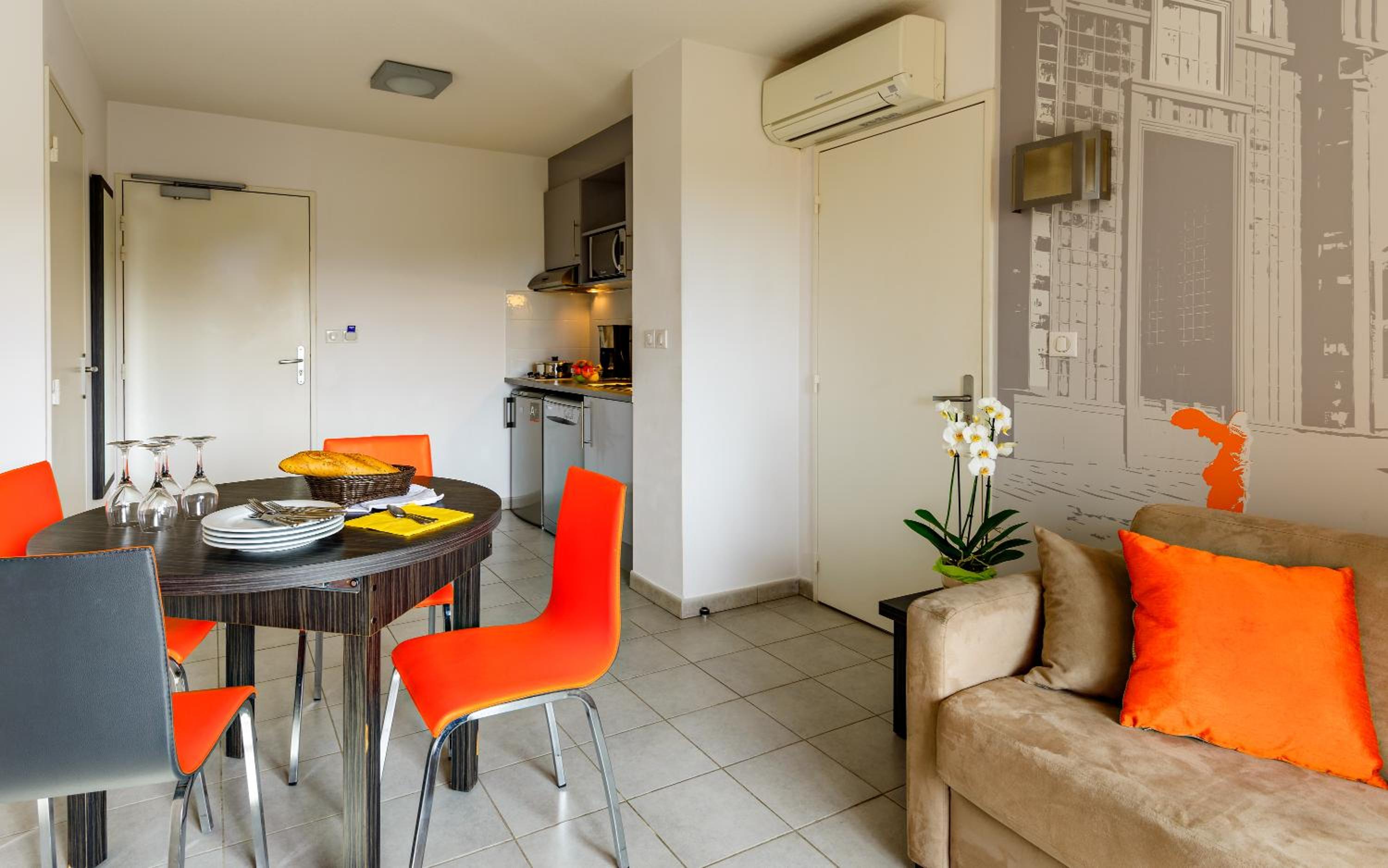 One-Bedroom Apartment (4 Adults) - Photo 9