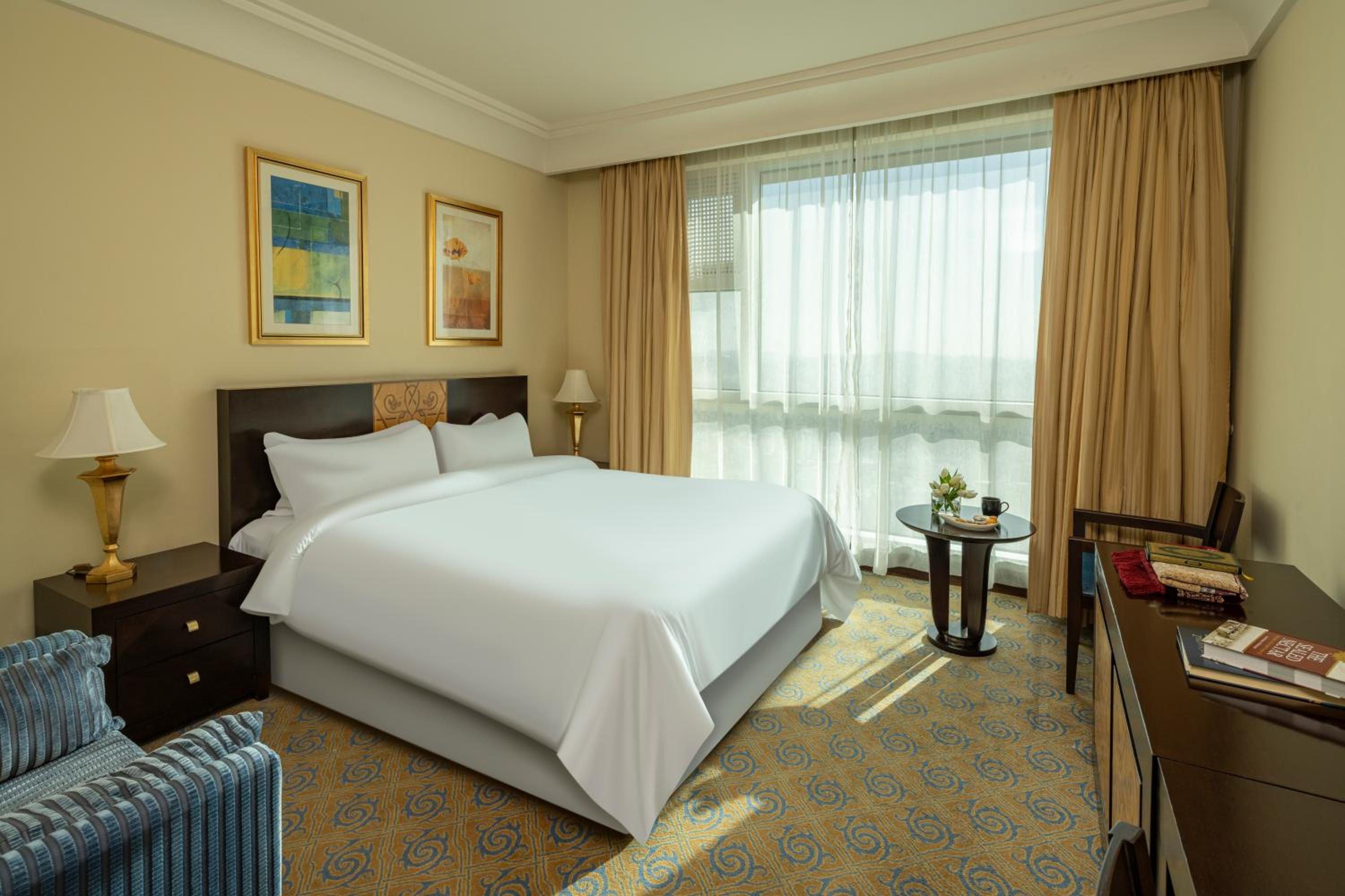 Junior Suite with City View - Photo 10