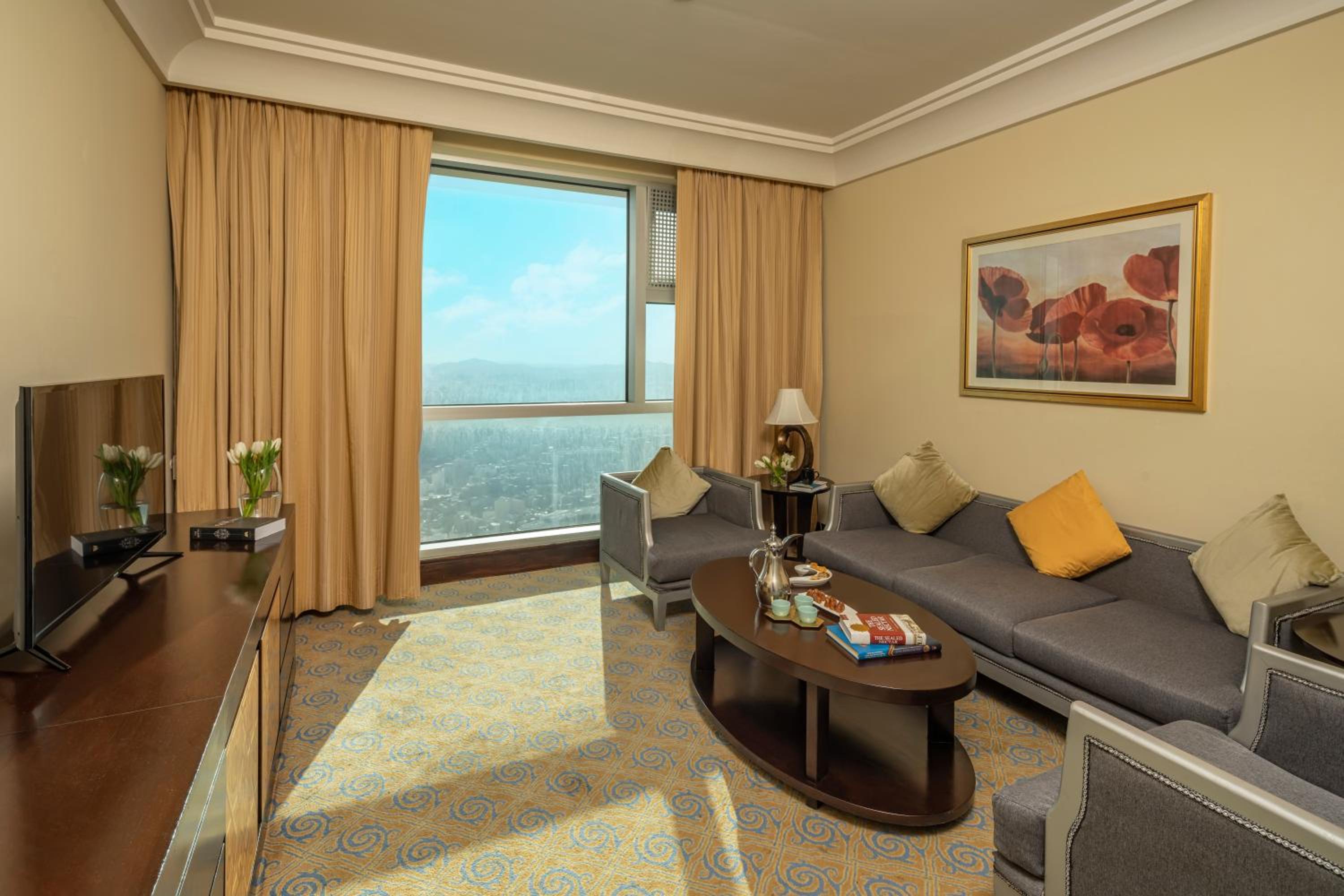 Junior Suite with City View - Photo 9