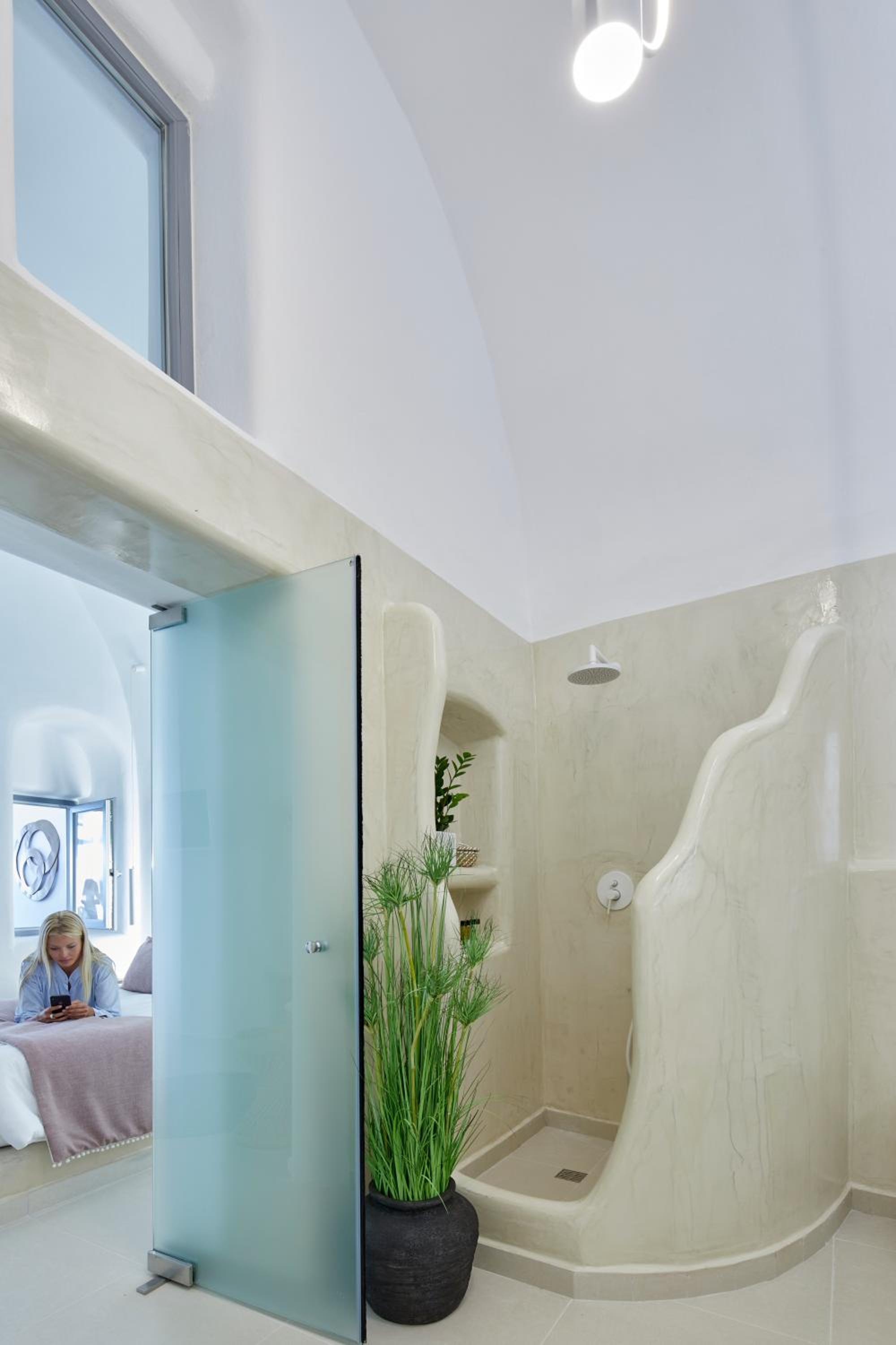 Premium Cave Suite with Outdoor Plunge Pool - Photo 10
