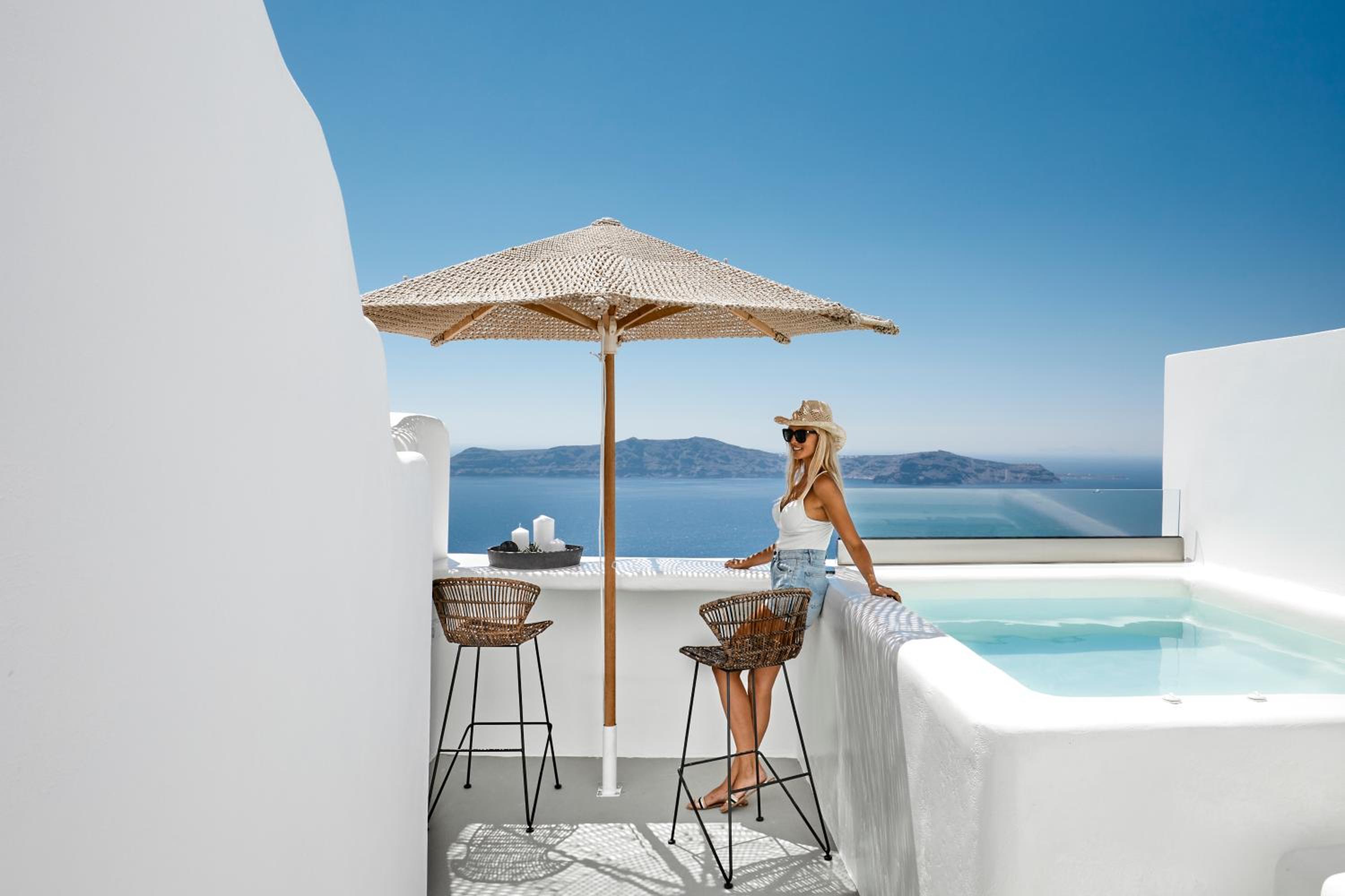 Premium Cave Suite with Outdoor Plunge Pool - Photo 4