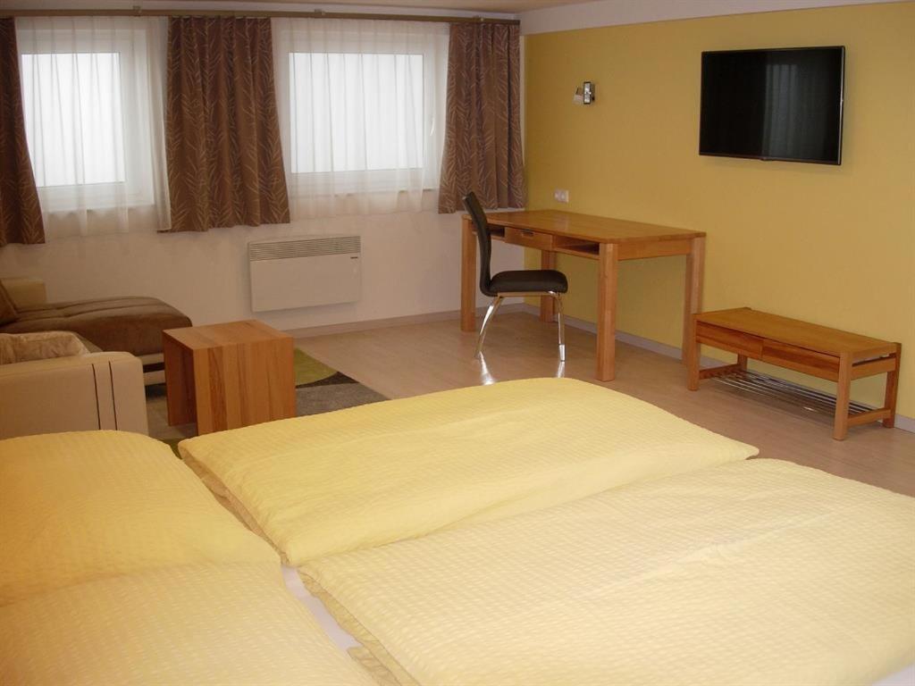 Two-Bedroom Apartment With Shower  photo 2