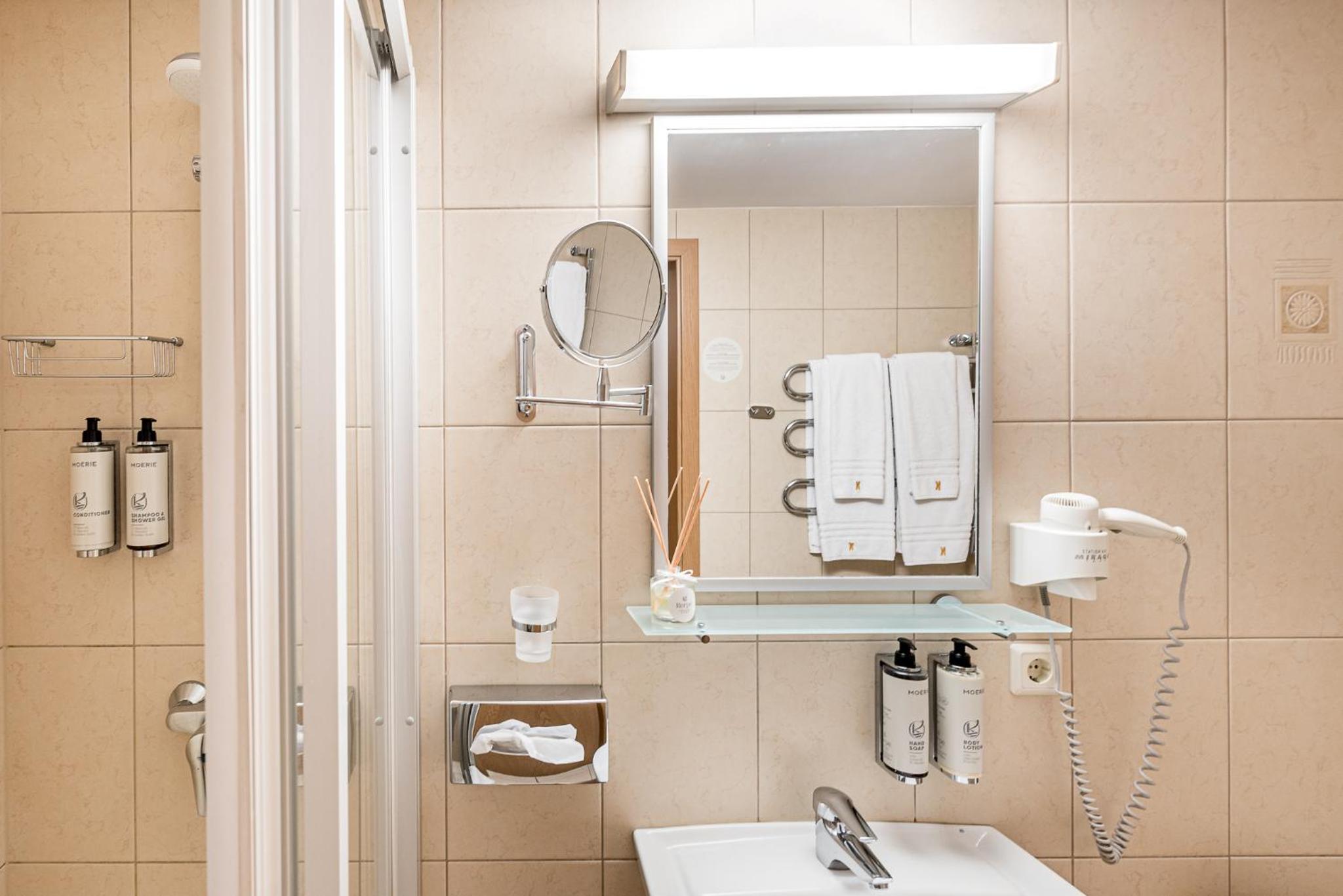 Duplex Apartment with Spa Access - Photo 10