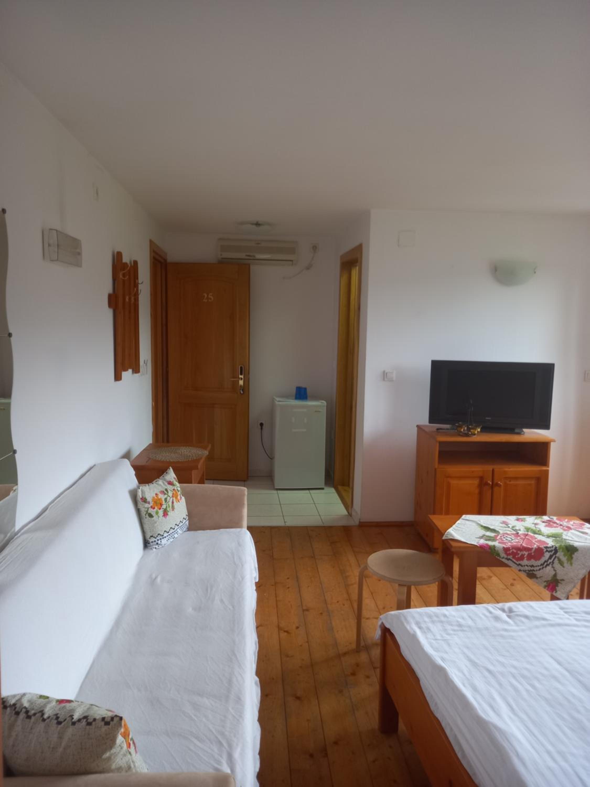 Quadruple Room with Mountain View - Photo 3