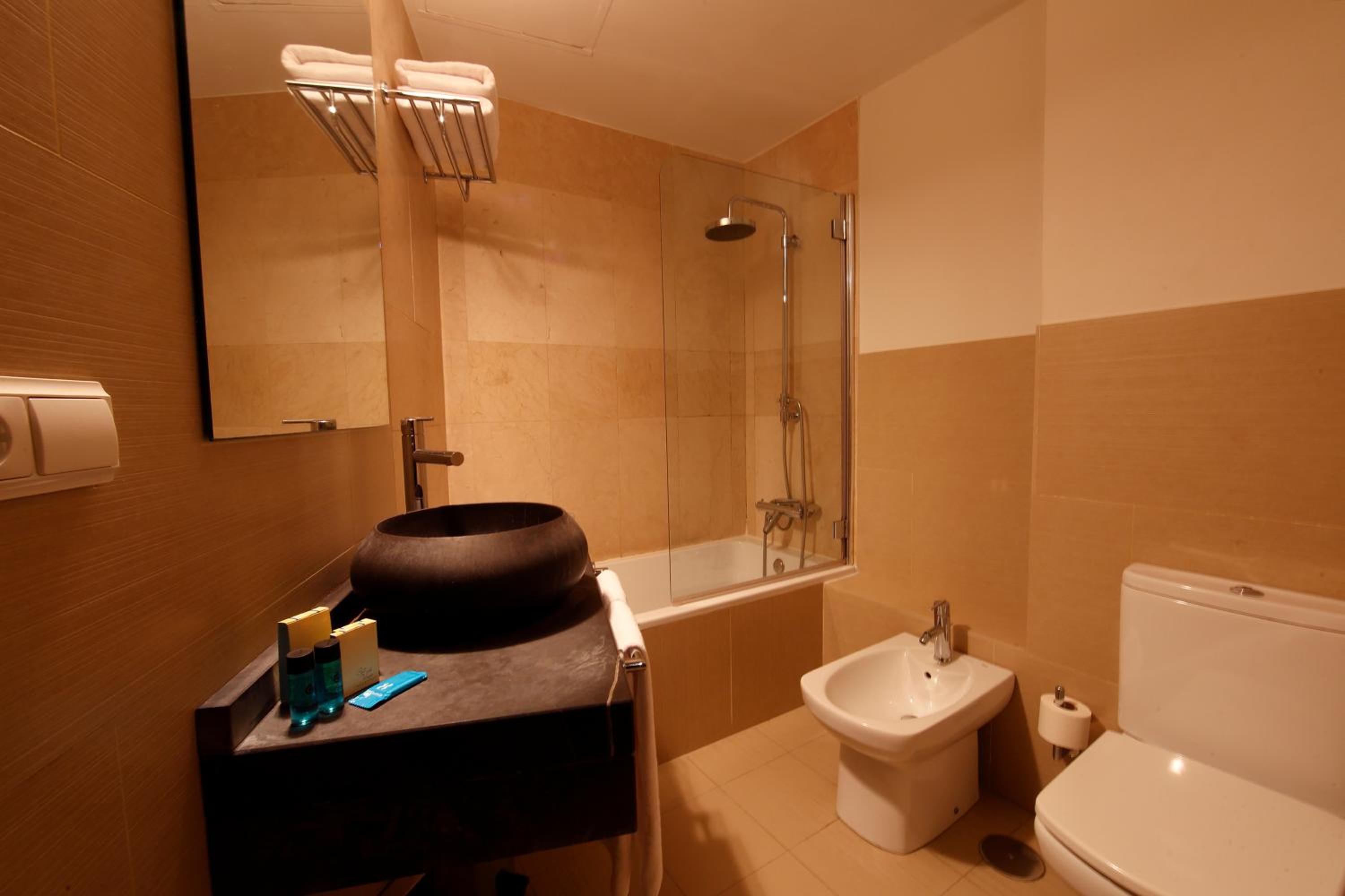 Twin Room - Photo 5