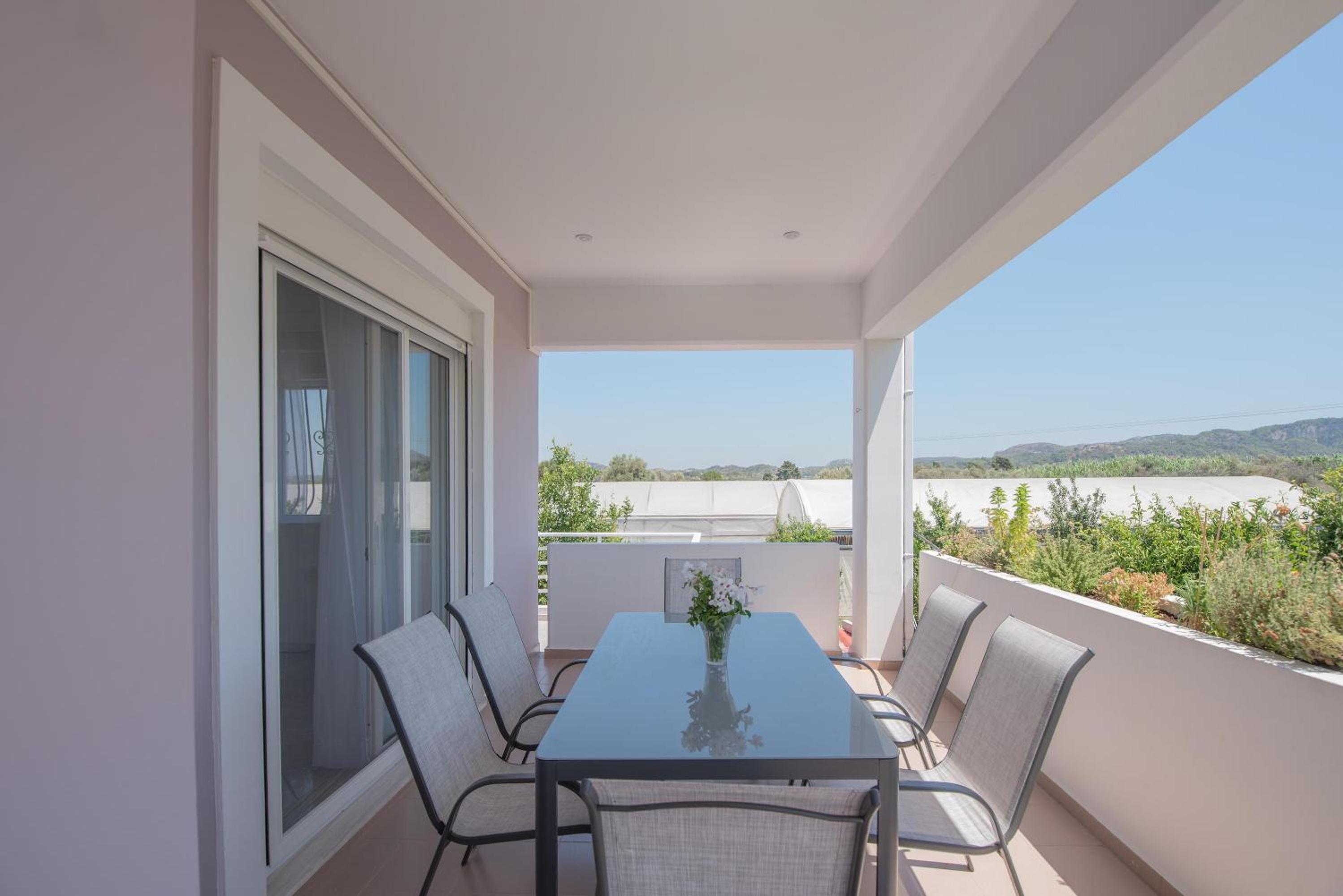 Three-Bedroom Villa photo 2