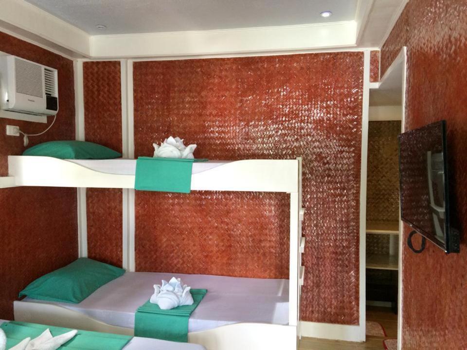 Family Room - Photo 3