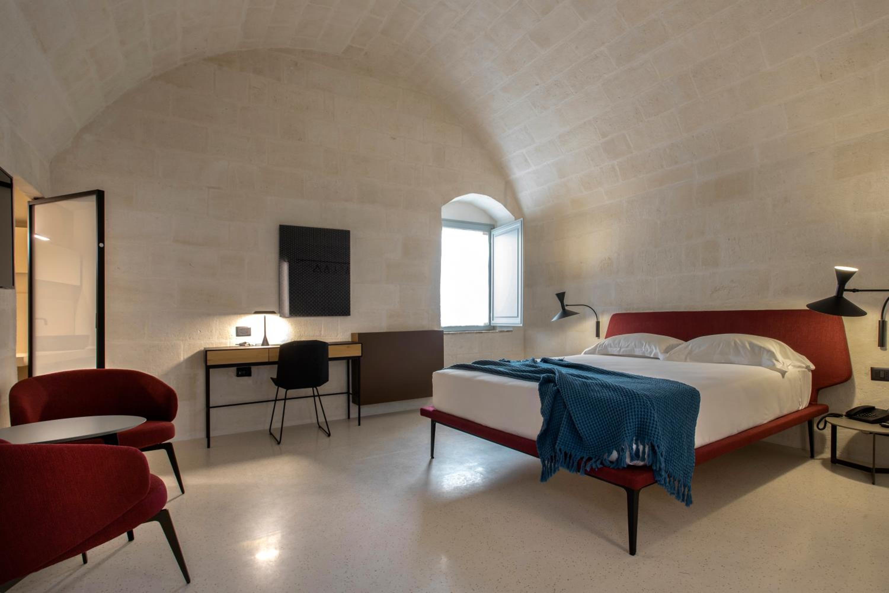 Standard Double Room - Photo 16