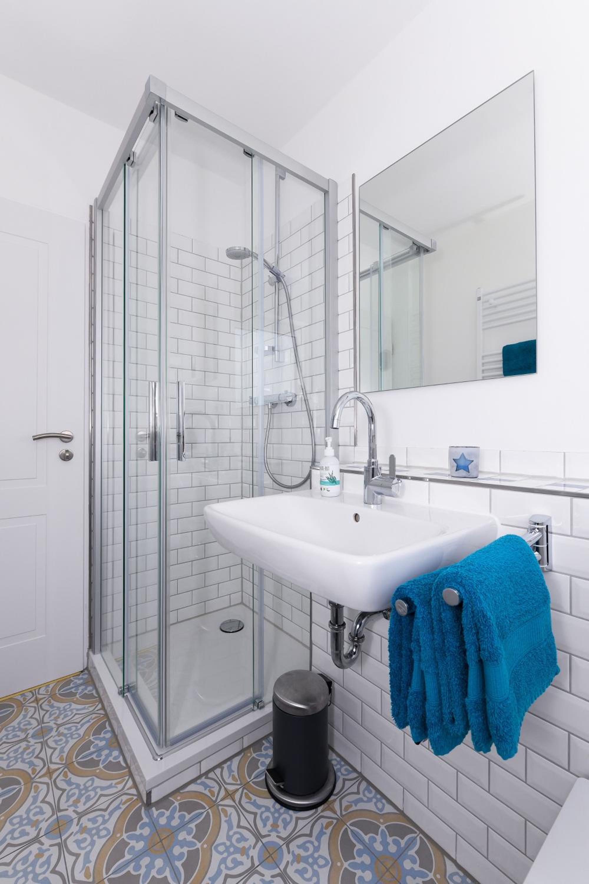 One-Bedroom Apartment with Shower photo 3