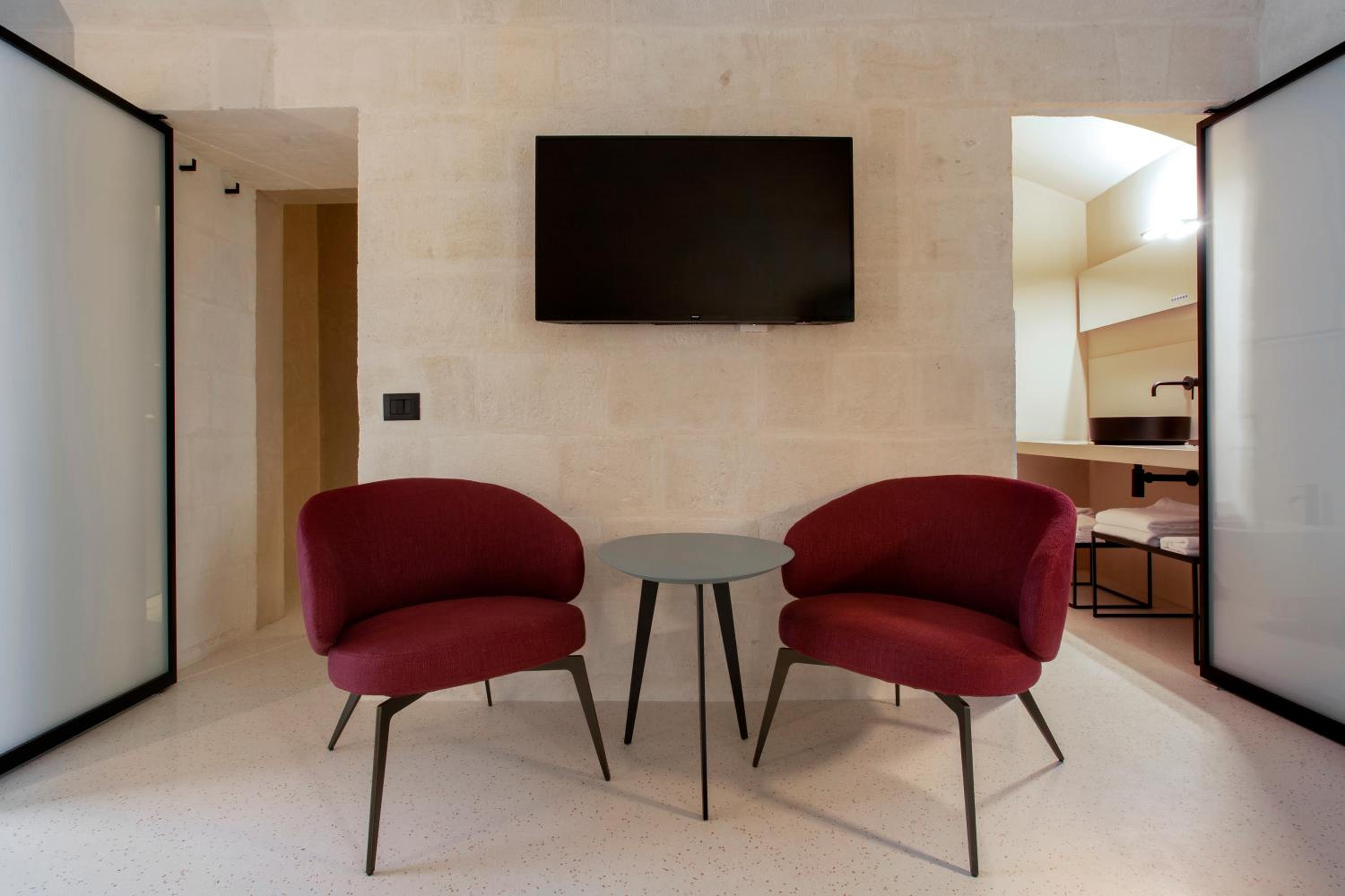 Standard Double Room - Photo 7
