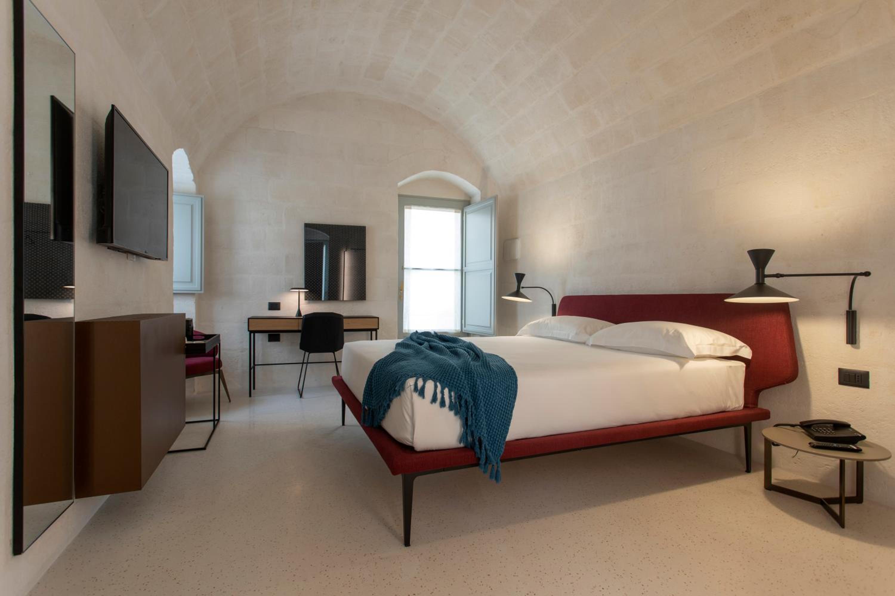 Standard Double Room - Photo 10