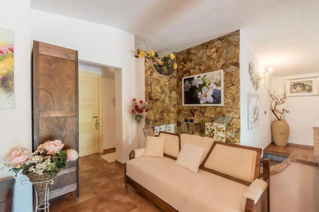 Villa with Garden View
