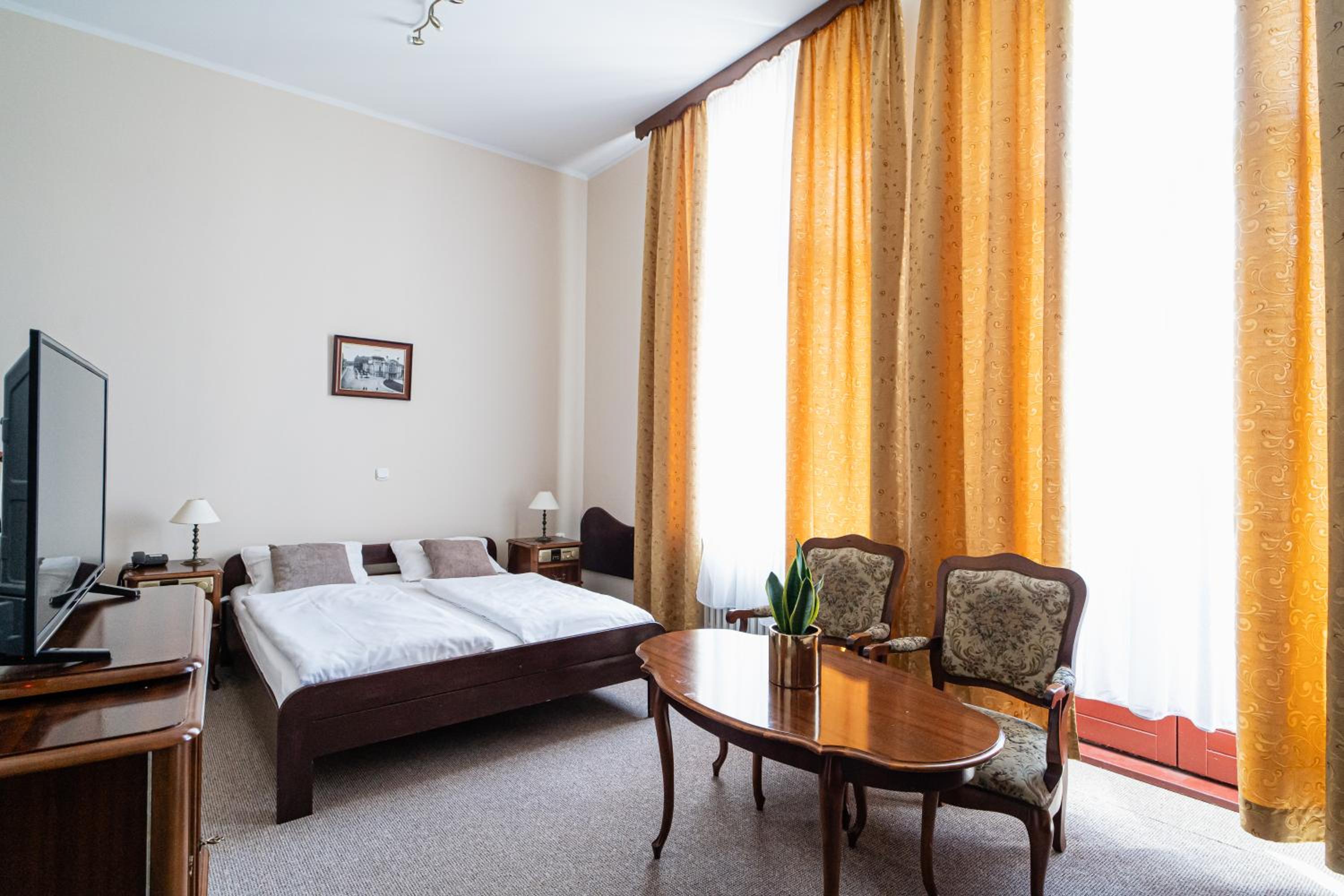 Double Room - Photo 6