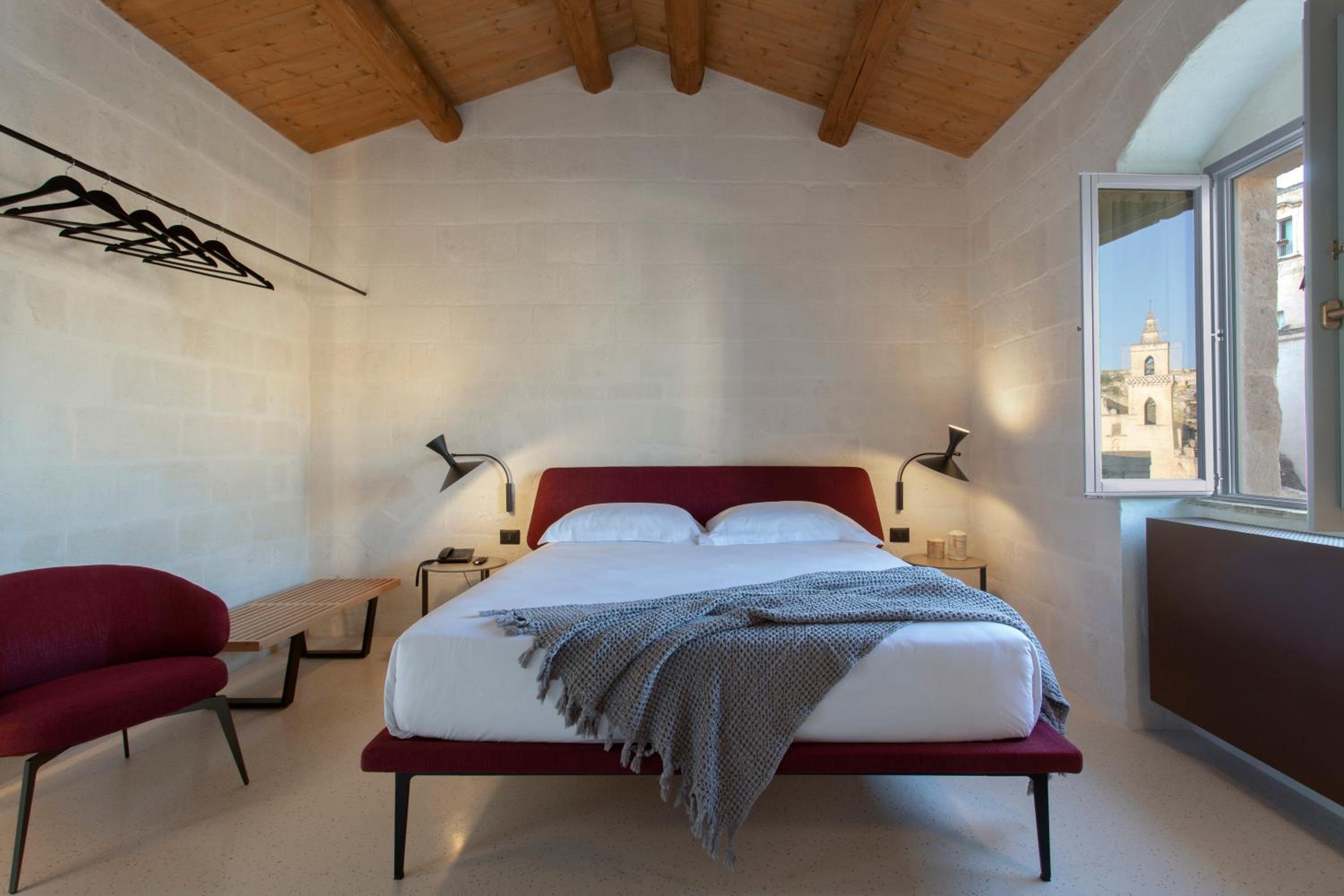 Standard Double Room - Photo 12
