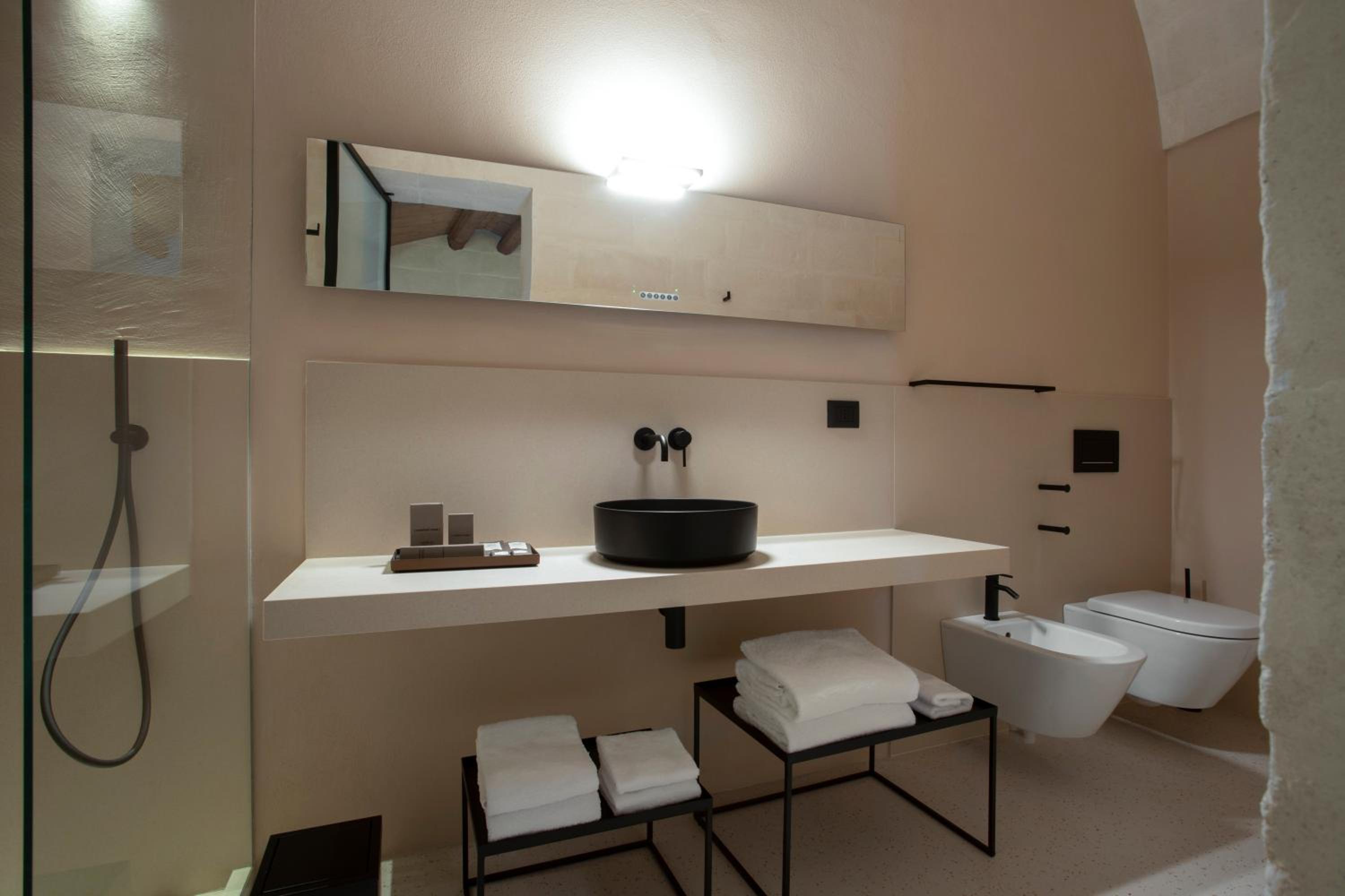 Standard Double Room - Photo 22