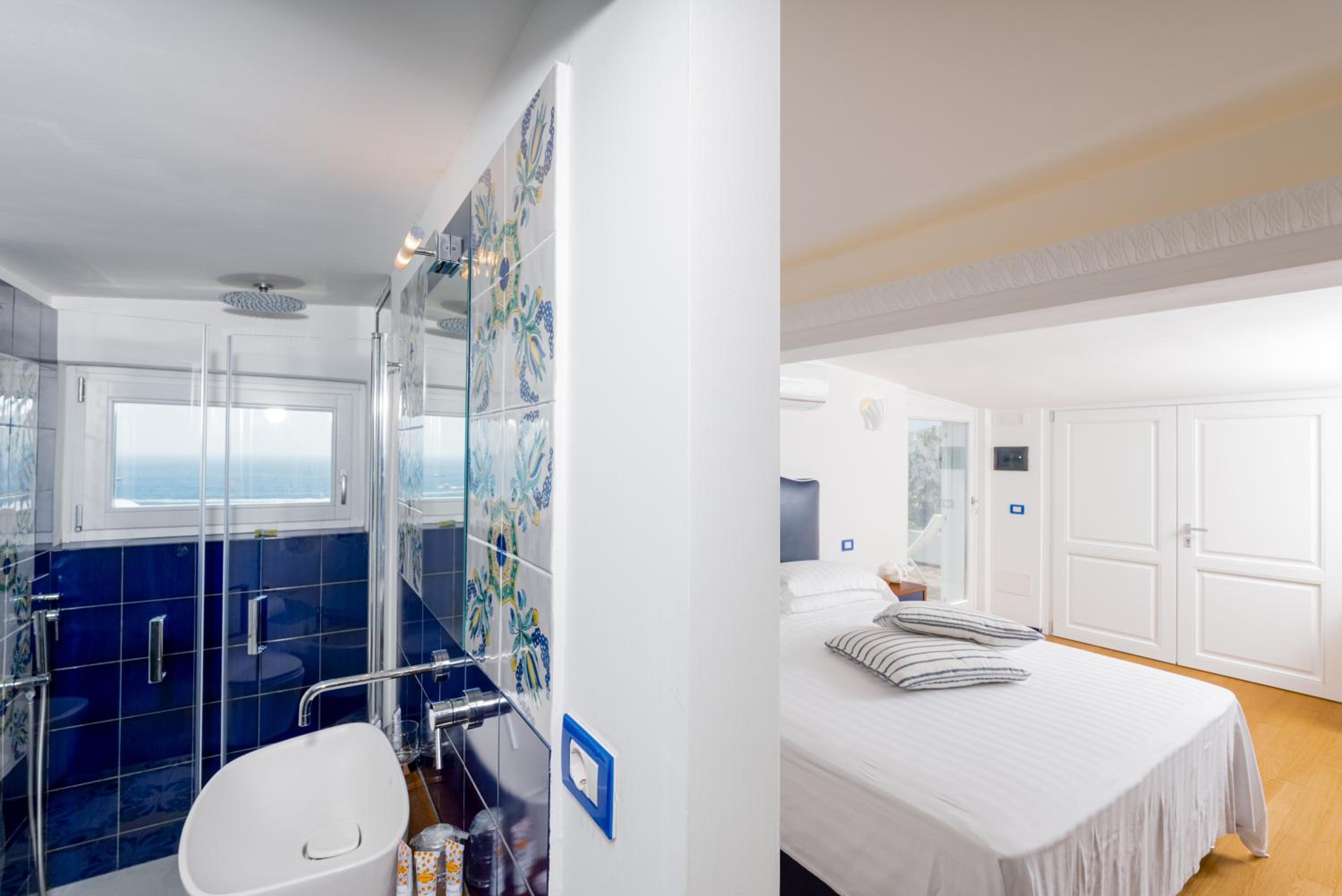 Double Room with Sea View photo 2