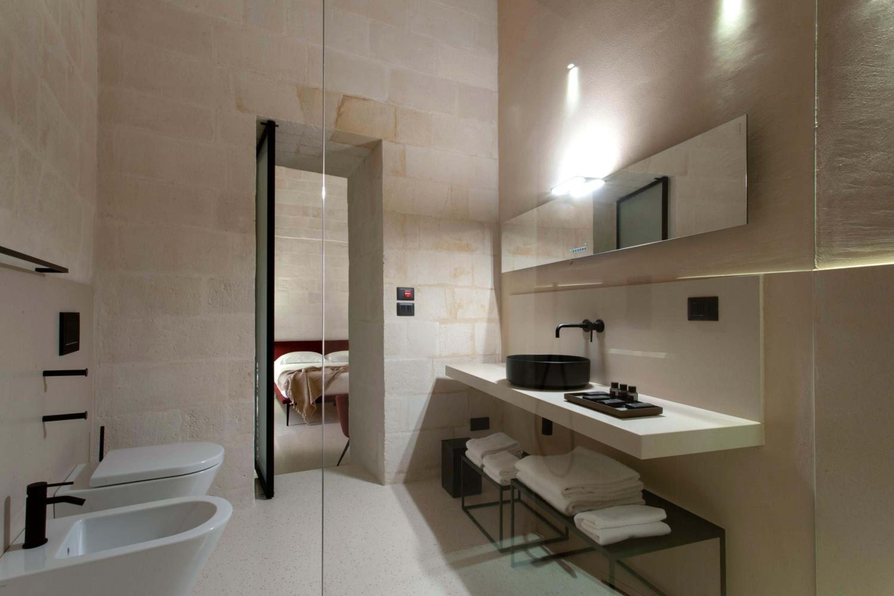 Standard Double Room - Photo 21