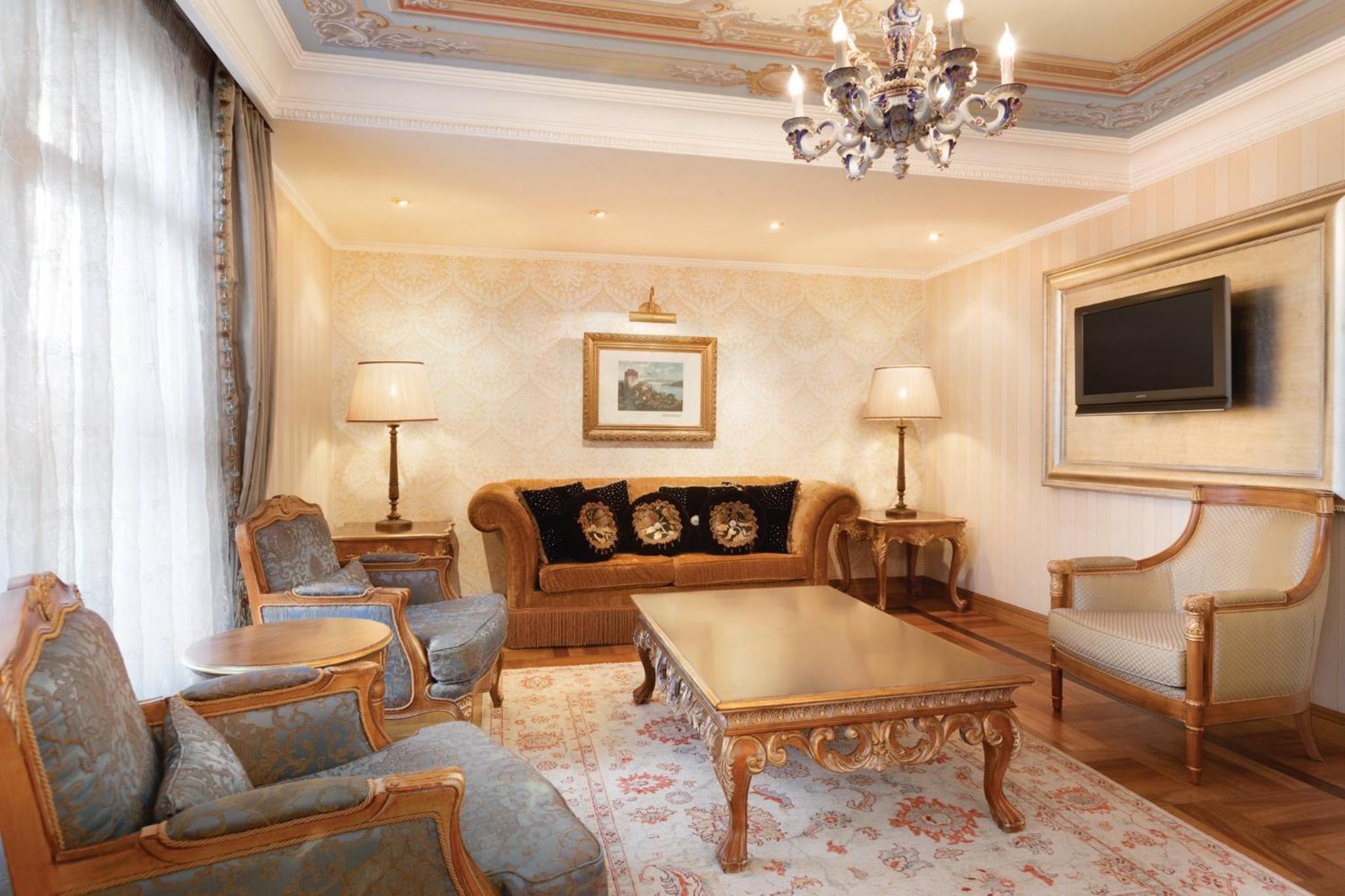 One-Bedroom Suite with King Bed - Non-Smoking