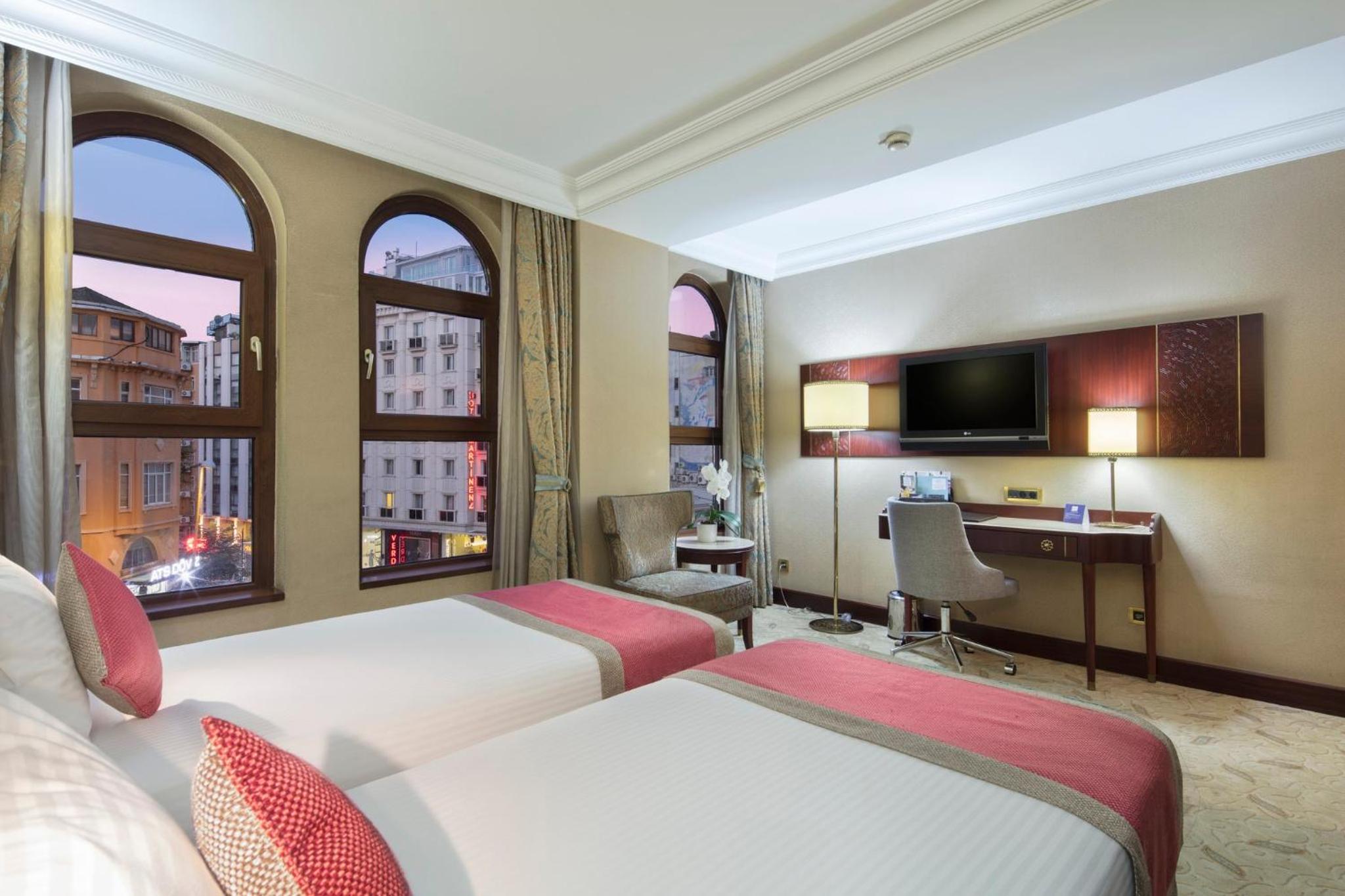 Club Twin Room with Club Lounge Access