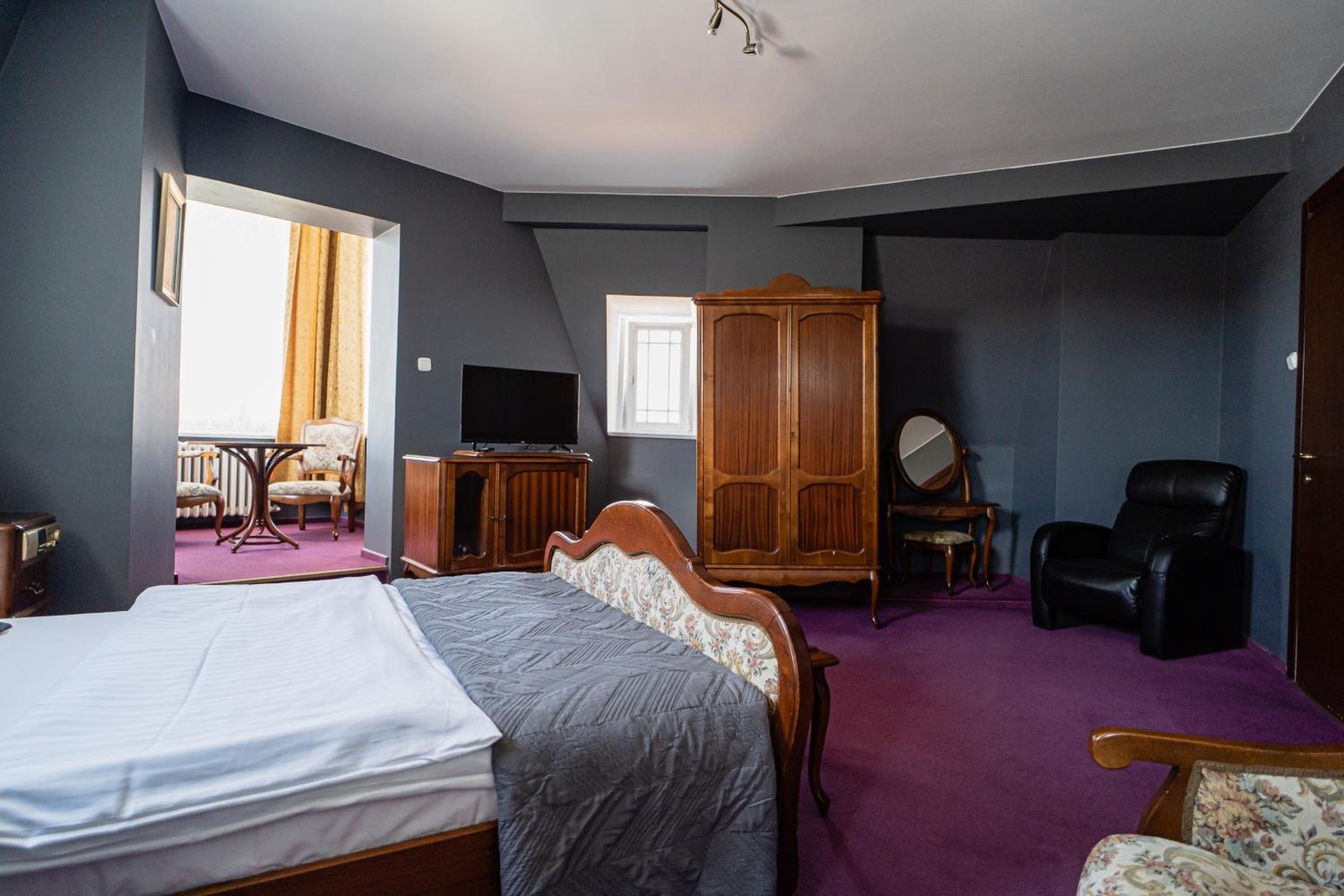 Double Room - Photo 5