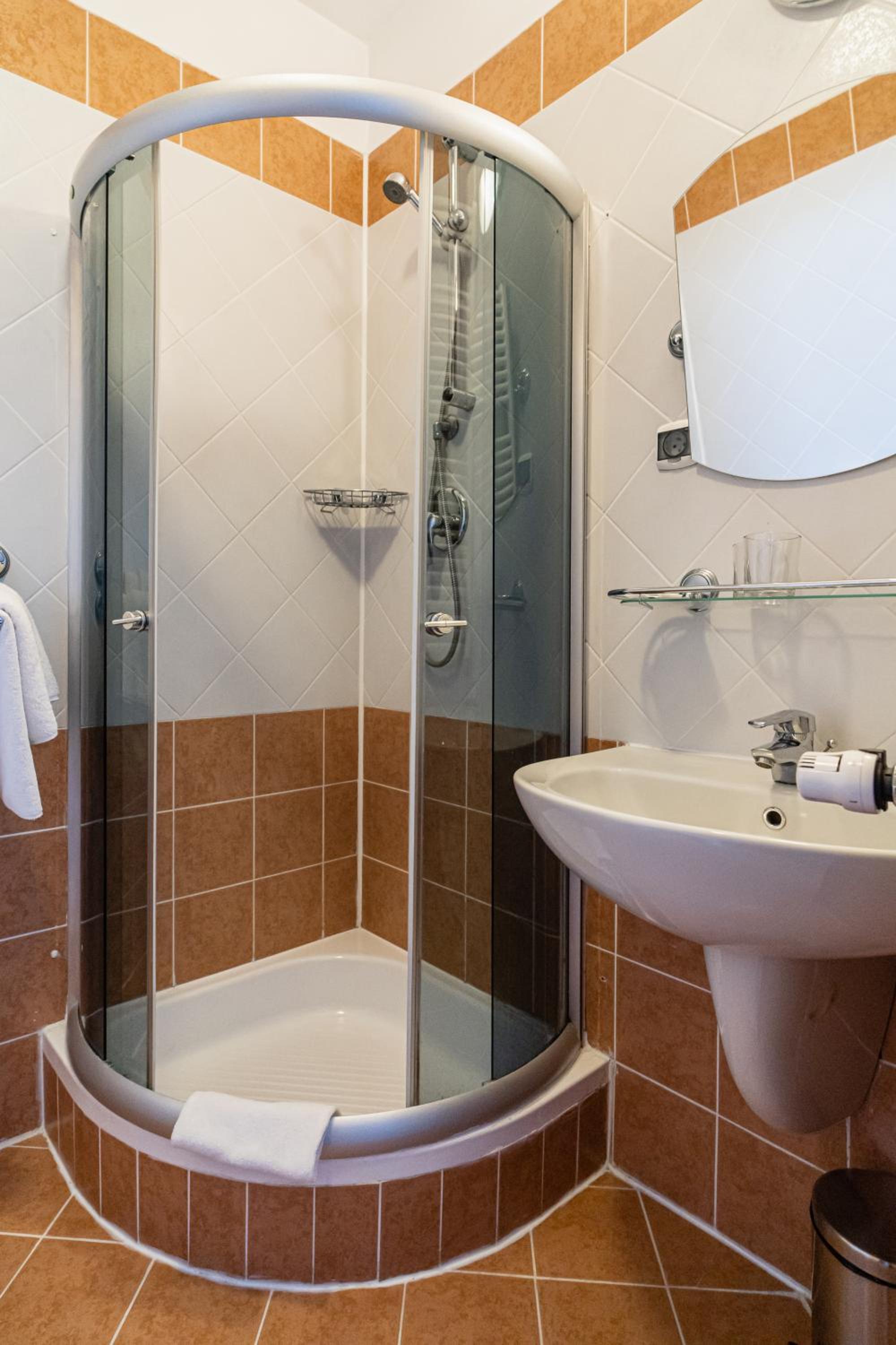 Double Room - Photo 7