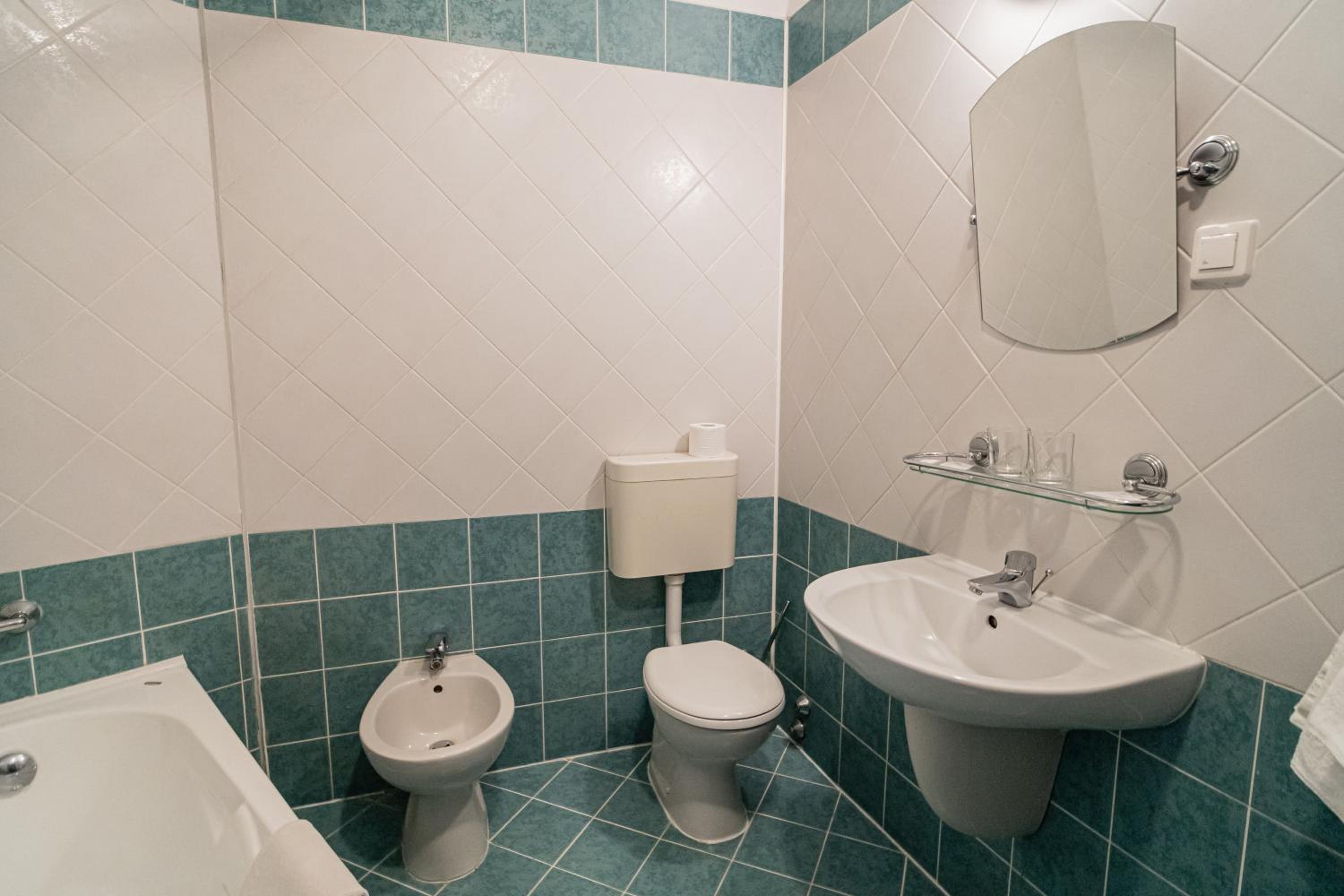 Double Room - Photo 10