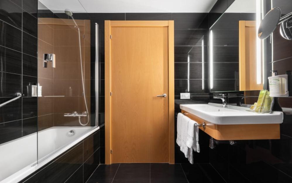 Double or Twin Room with Terrace photo 2