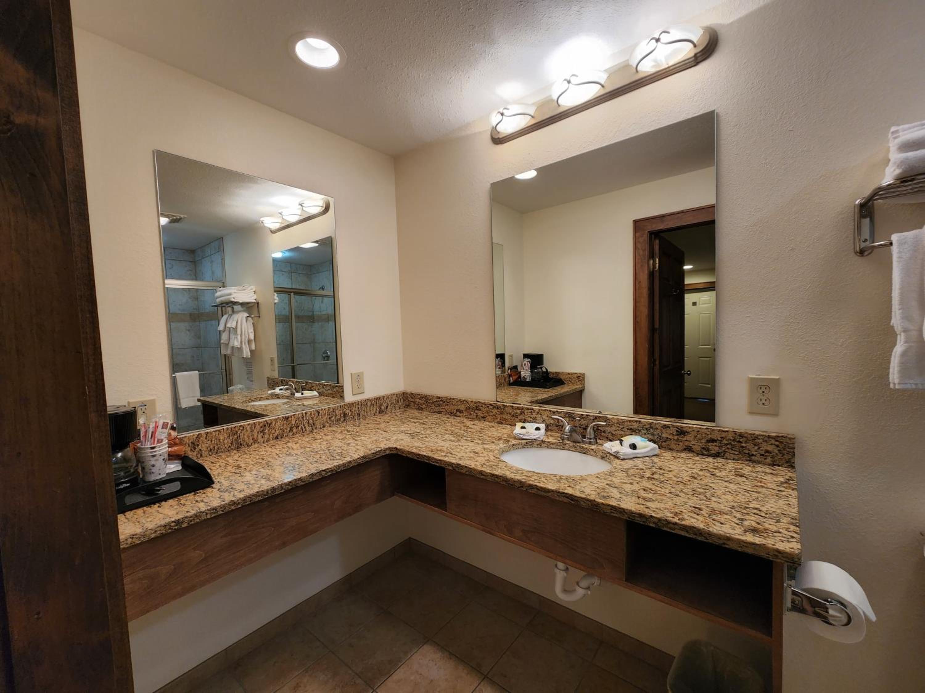 Deluxe King Room photo 2