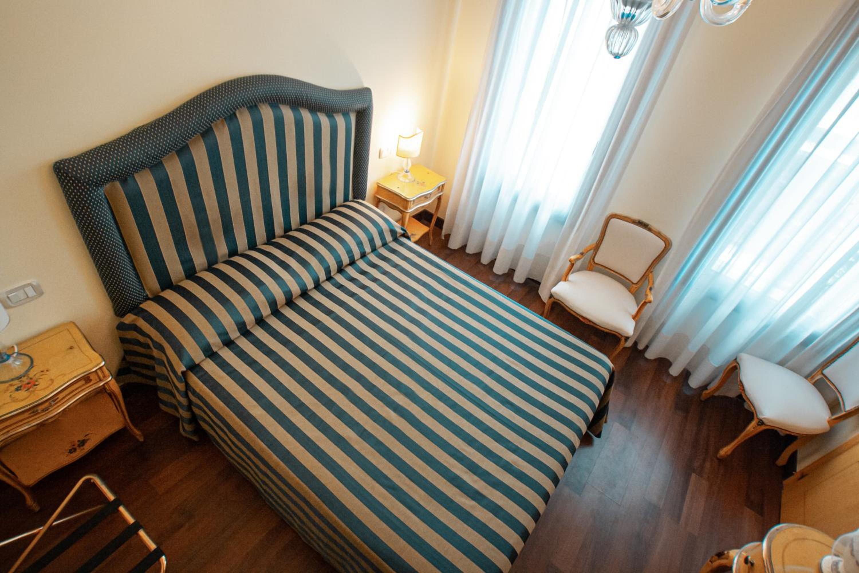 Small Double Room - Photo 2