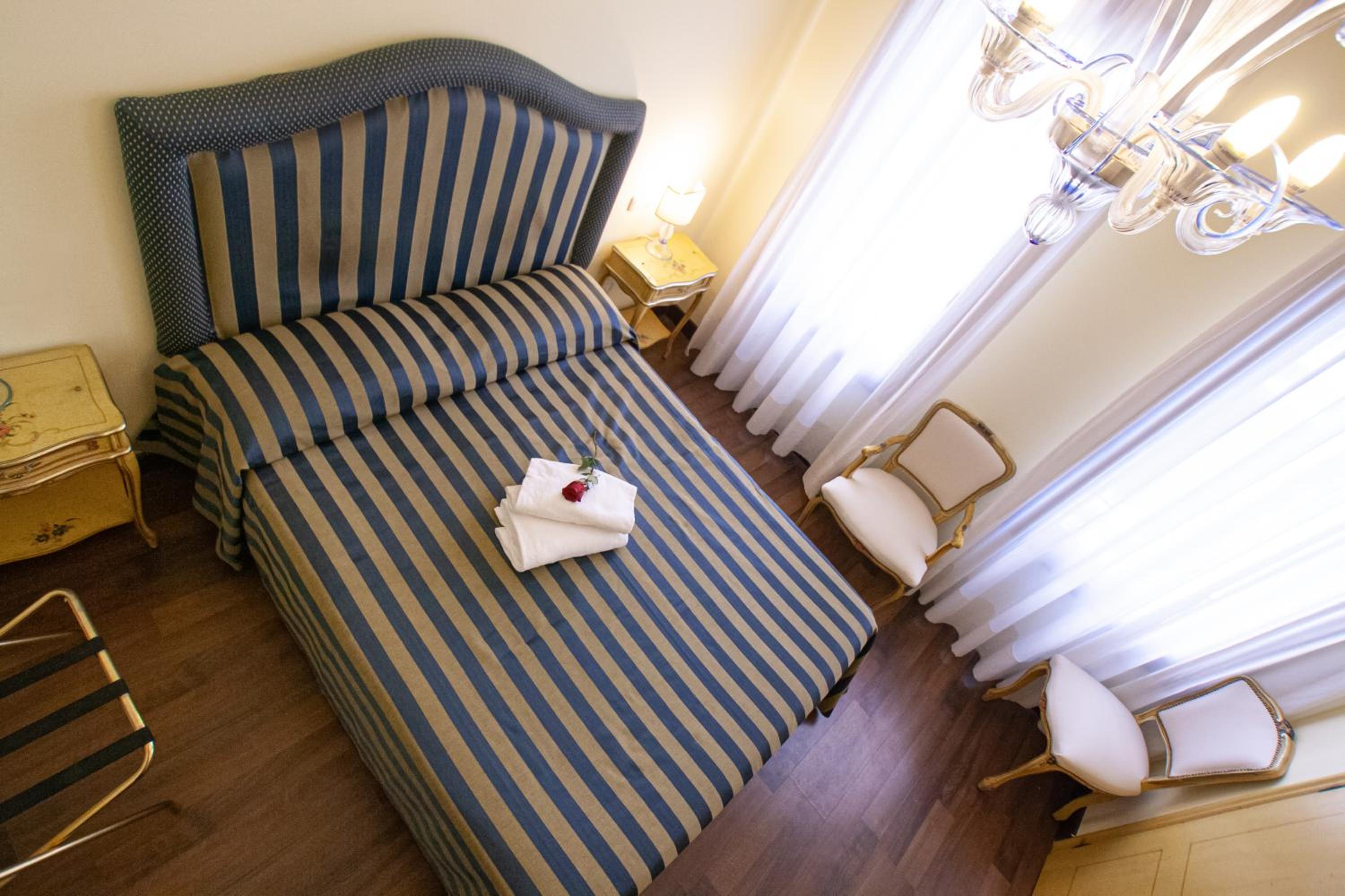 Small Double Room - Photo 1