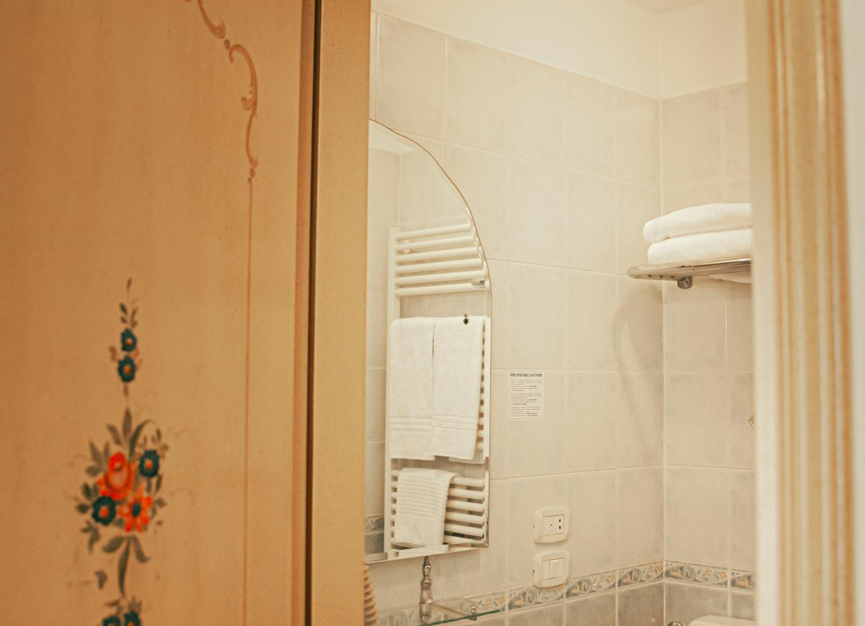Small Double Room - Photo 4