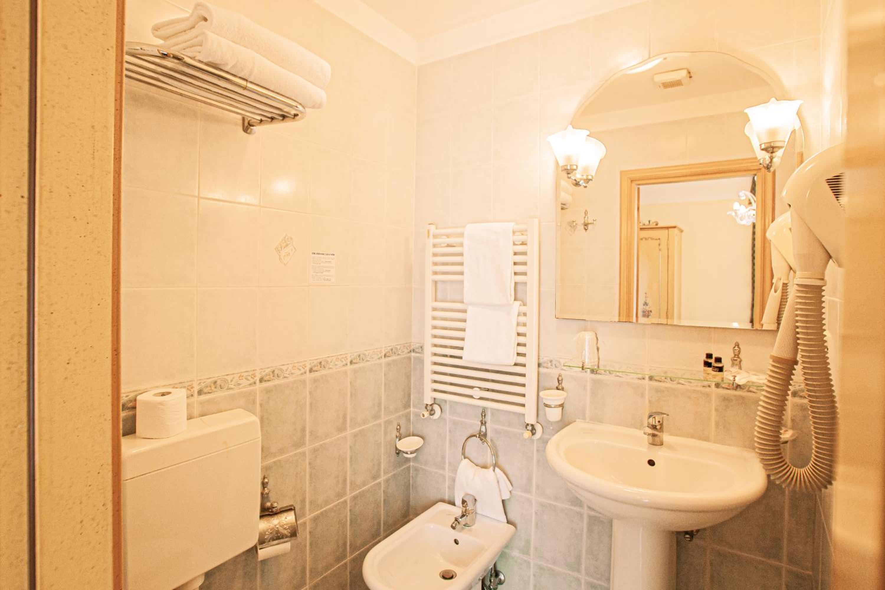 Double Room with Terrace - Photo 9